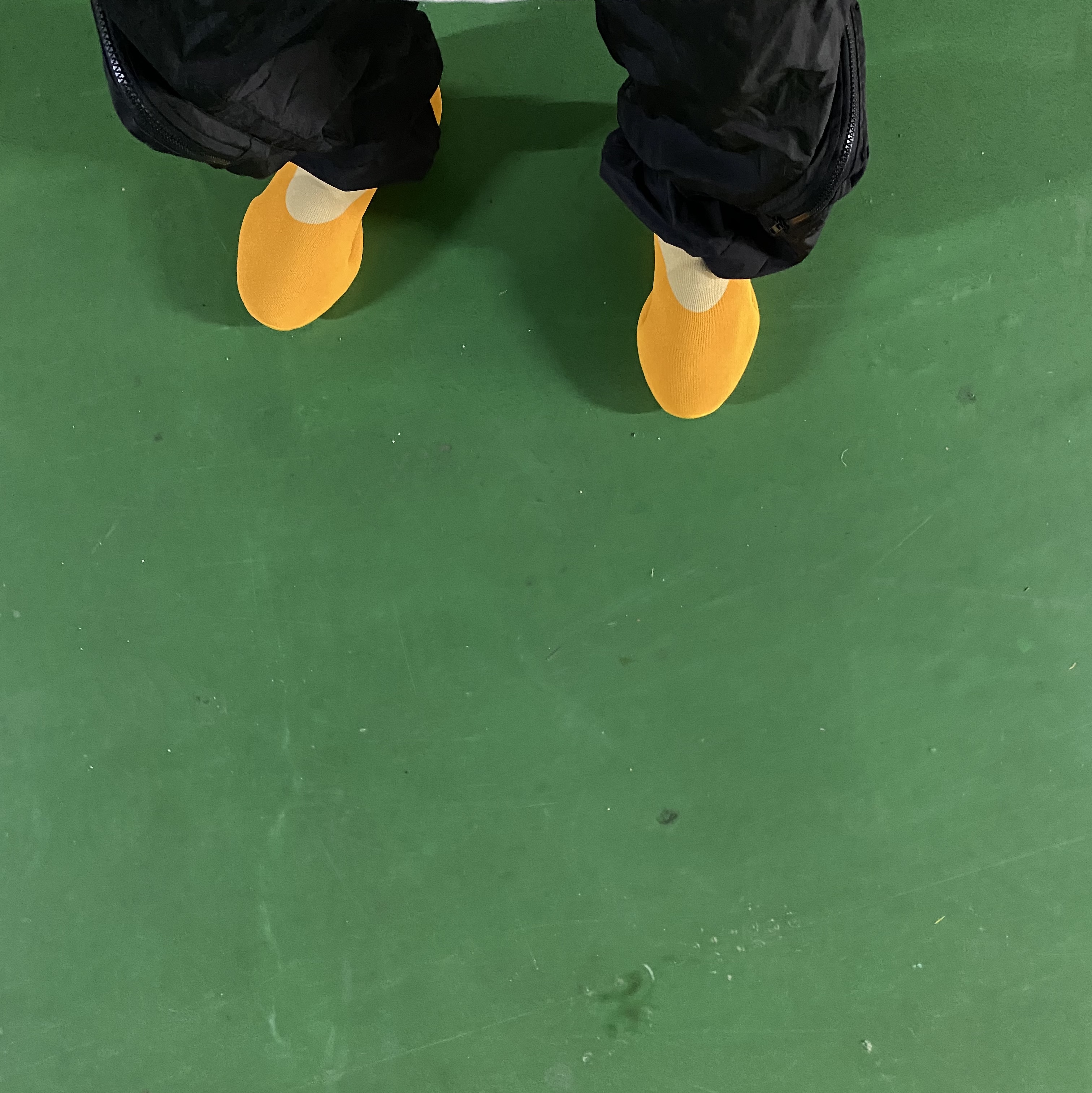 Adidas Yeezy Knit RNR Sulfur 착용 스타일 - 2