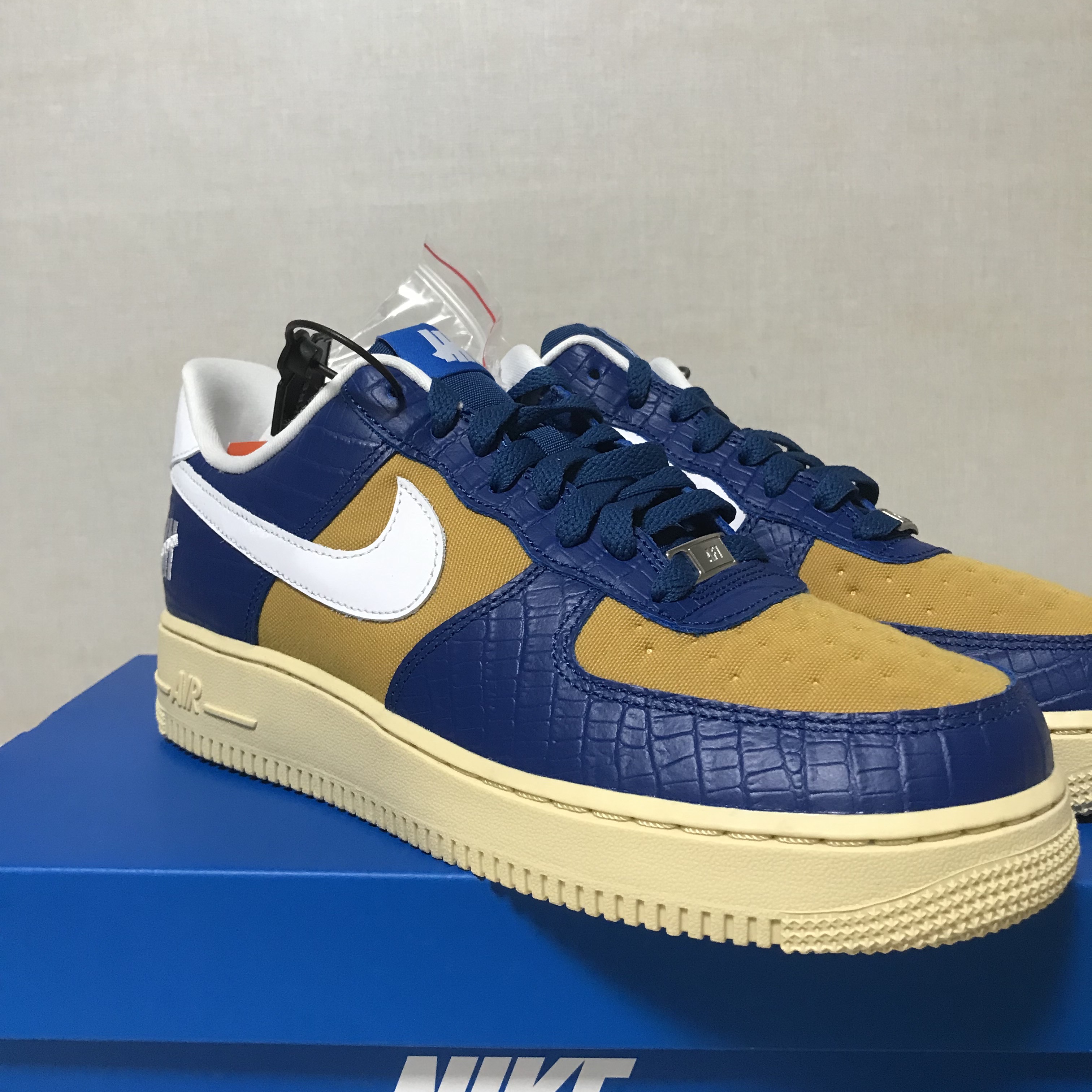 Nike x Undefeated Air Force 1 Low SP 5 On It Court Blue 착용 스타일 - 2