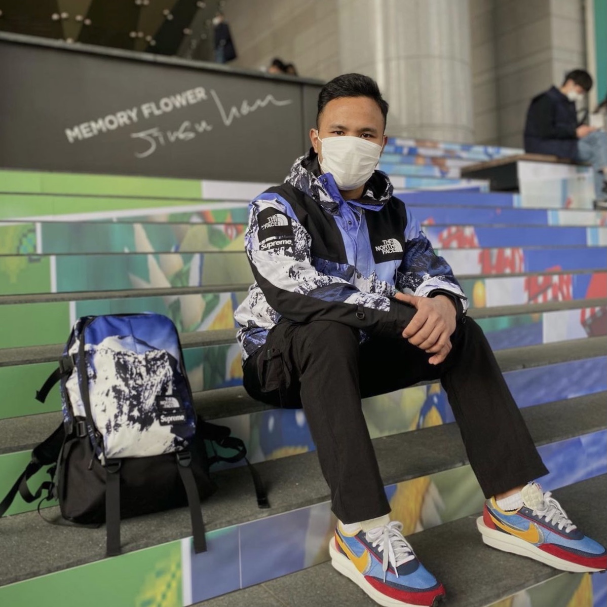 Nike x Sacai LDWaffle Blue Multi, Supreme x The North Face Mountain Parka Blue White - 17FW 착용 스타일