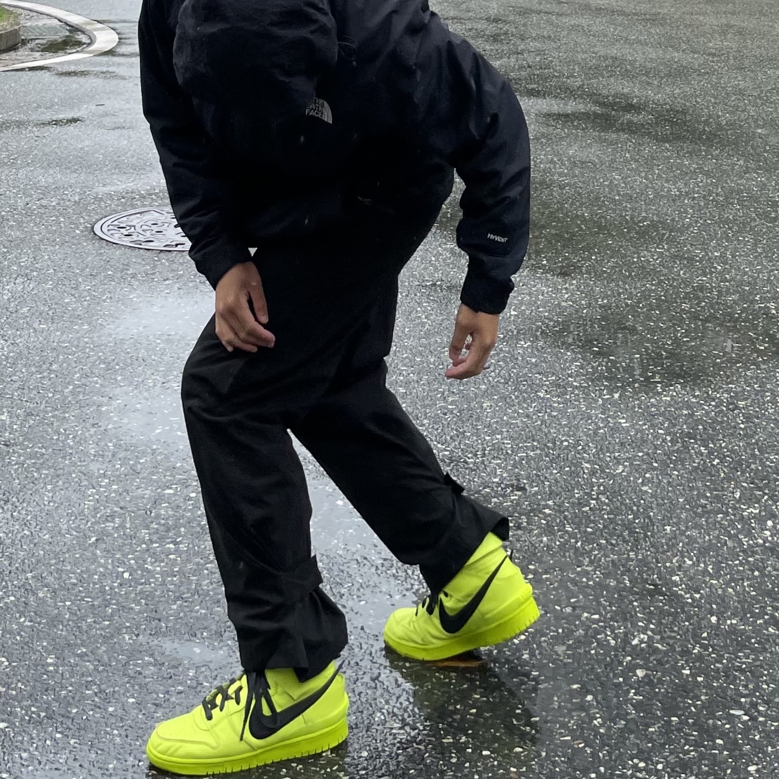 Nike x Ambush Dunk High Flash Lime 착용 스타일 - 3