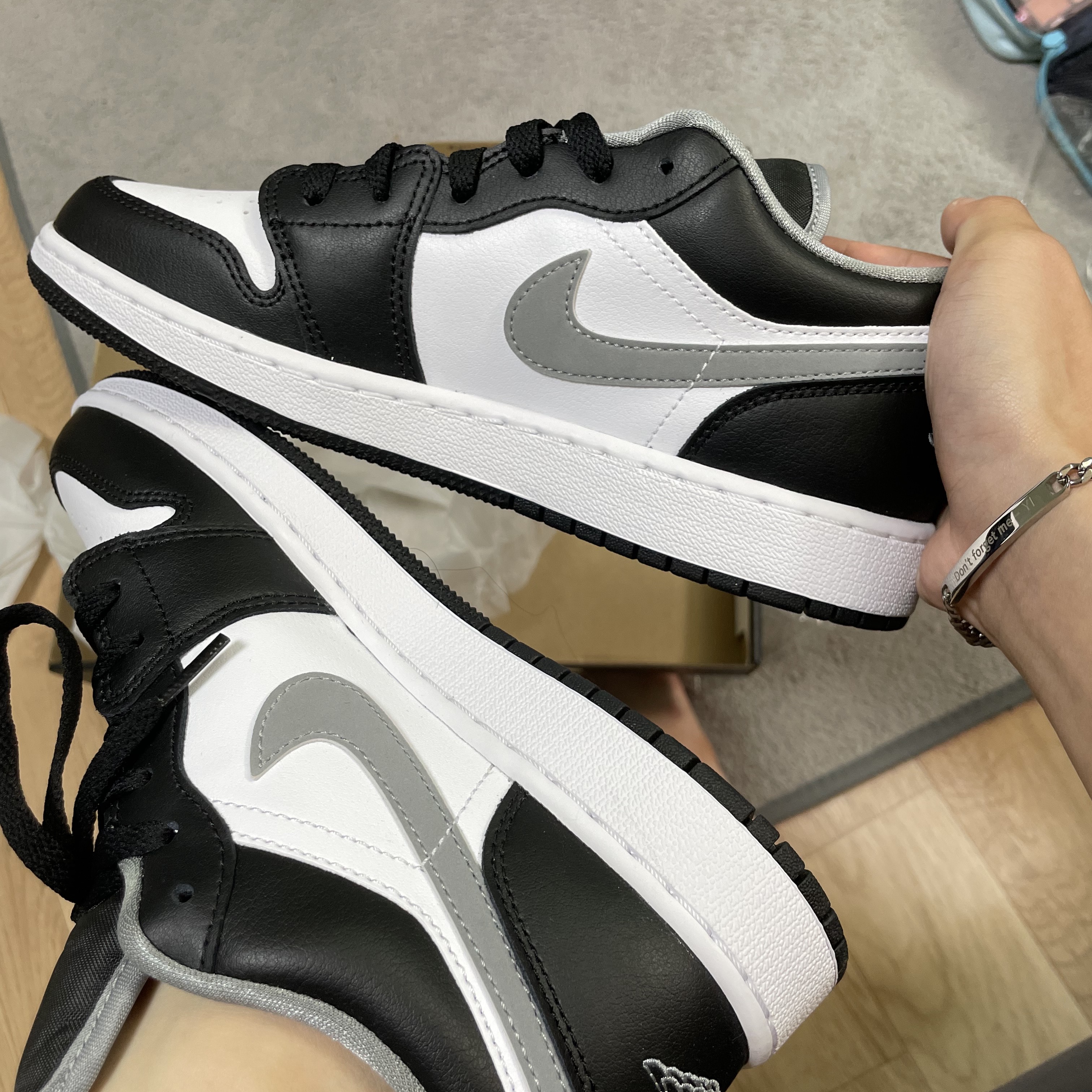 (GS) Jordan 1 Low Black Particle Grey 착용 스타일 - 4