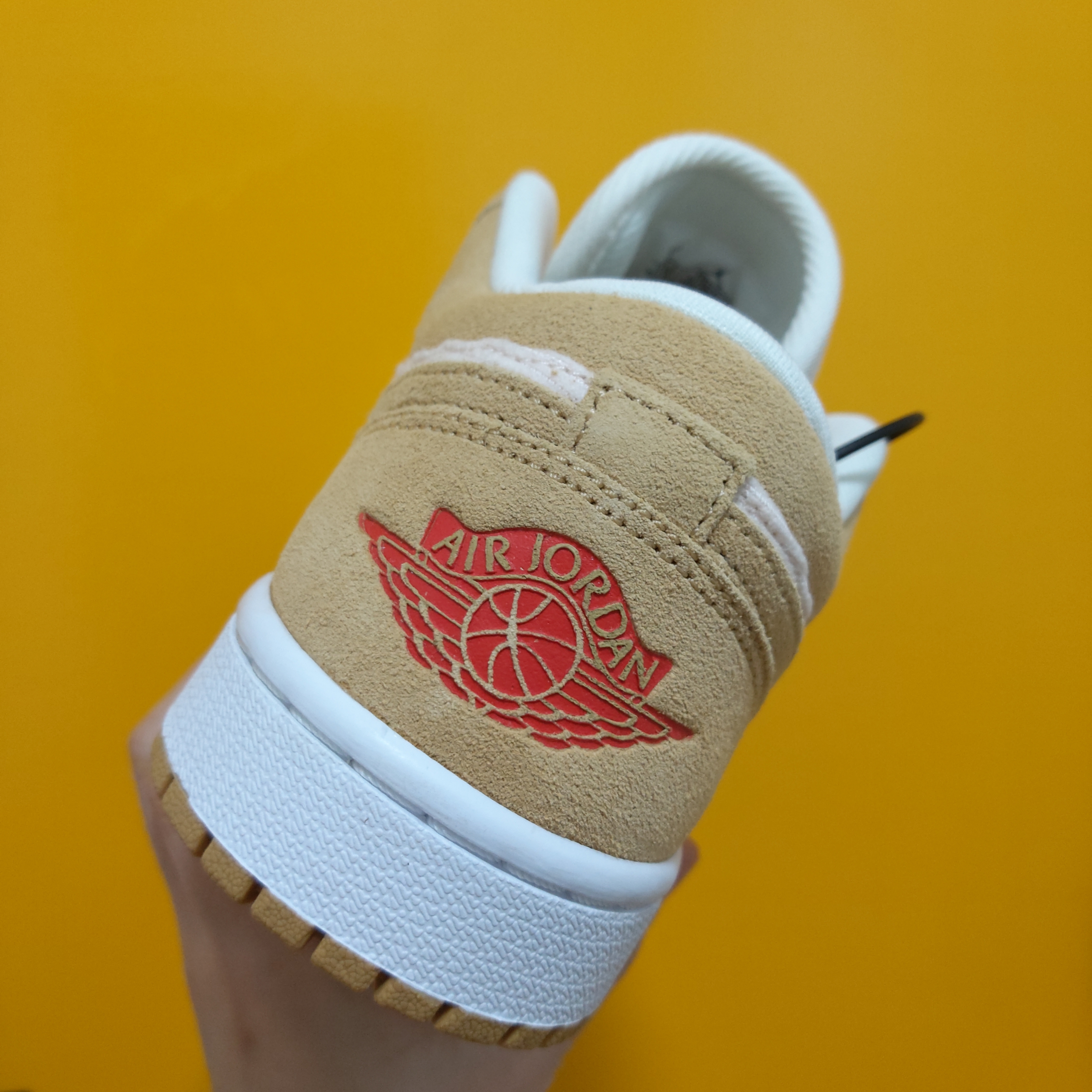 (W) Jordan 1 Low SE Corduroy Tan 착용 스타일 - 3