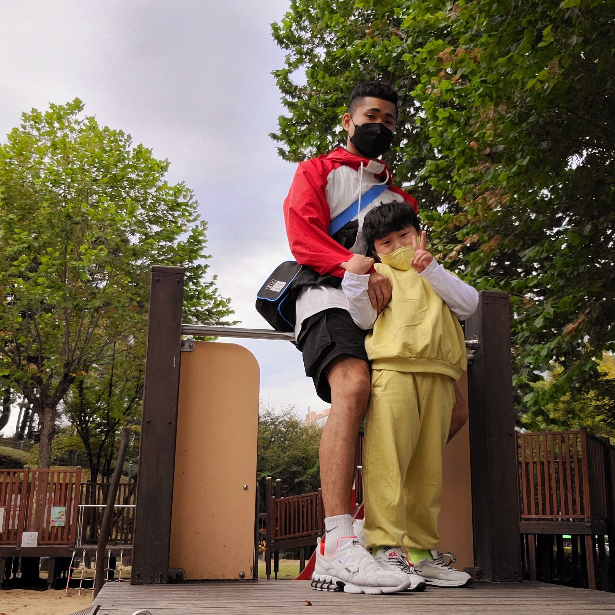 Nike x Stussy Air Zoom Spiridon Kukini White 착용 스타일 - 1
