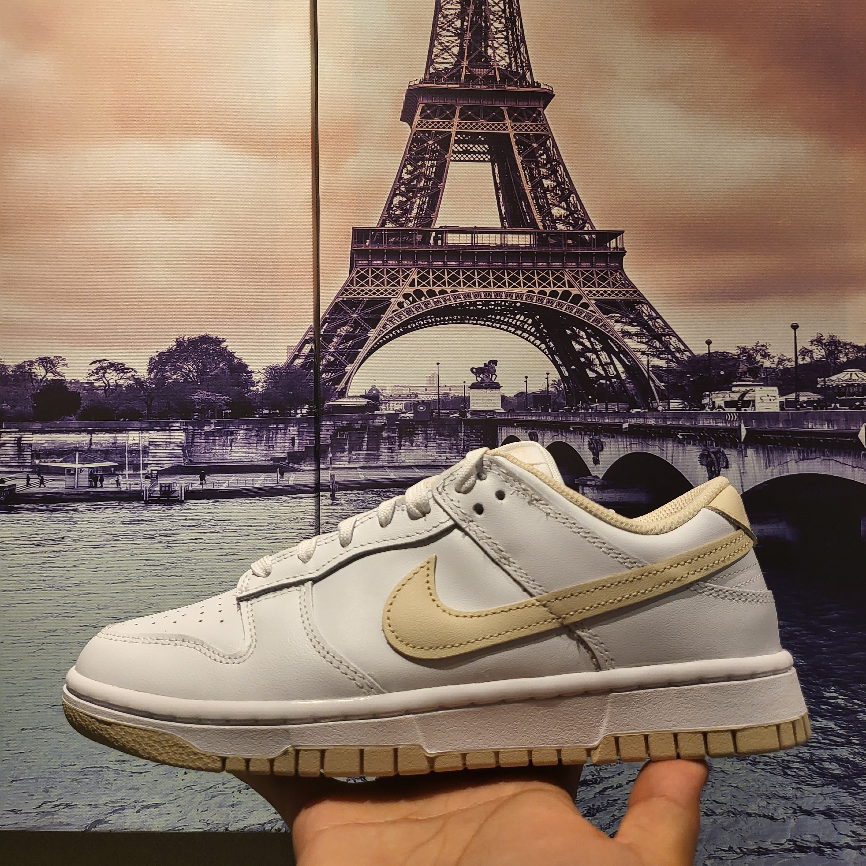 (W) Nike Air Force 1 '07 LX Photochromic, (W) Nike Dunk Low Pearl White 착용 스타일 - 3