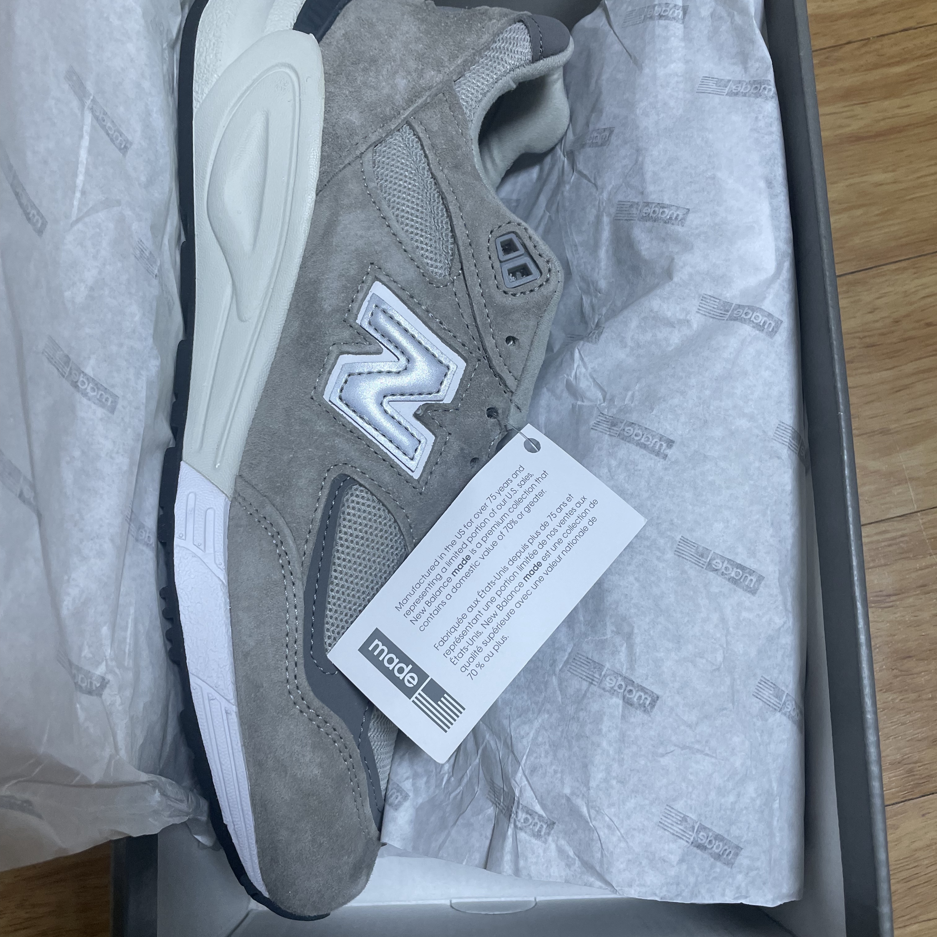 New Balance 990v2 Made in USA Grey 착용 스타일 - 1