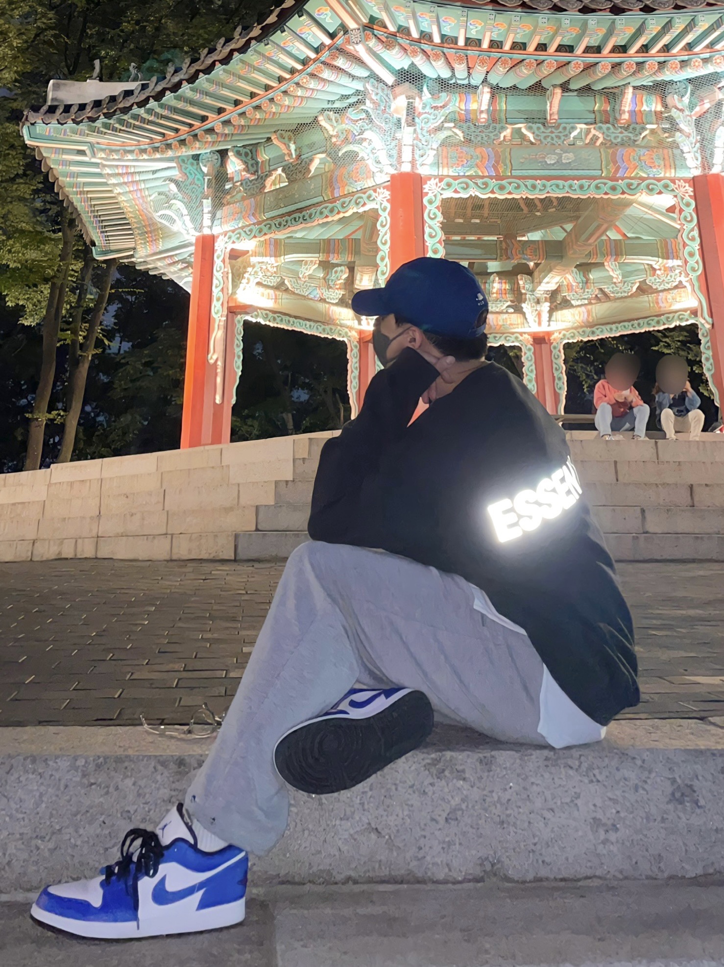 Jordan 1 Low Hyper Royal 착용 스타일 - 2