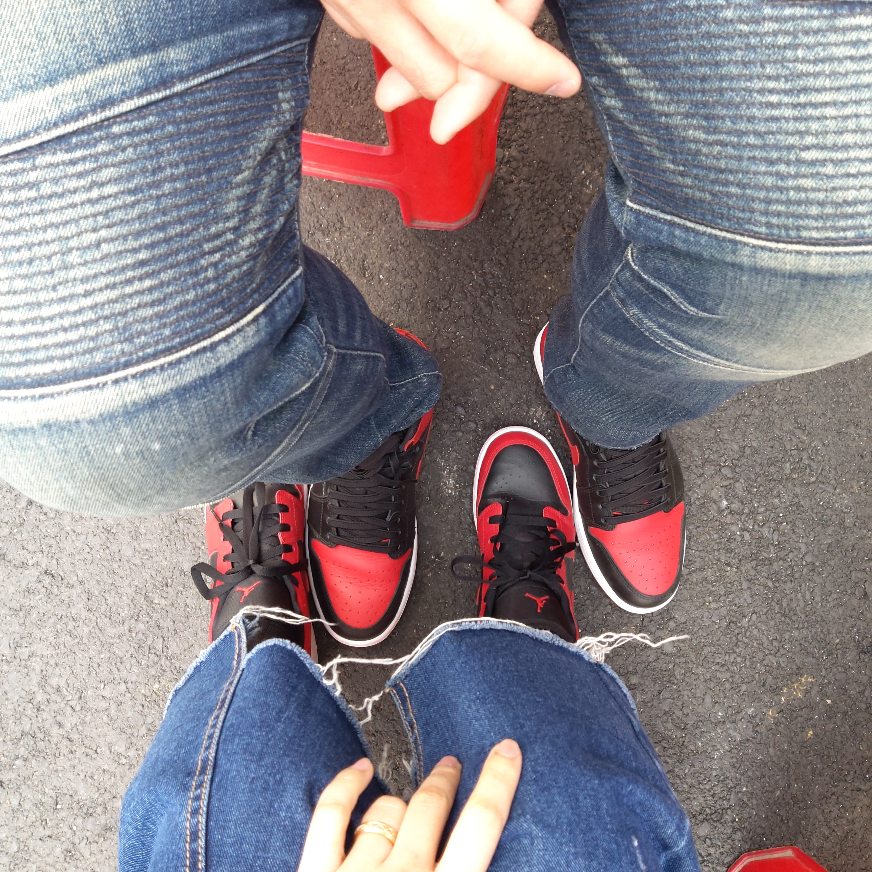 (GS) Jordan 1 Low Varsity Red, Jordan 1 Retro High OG Bred Banned 2016 착용 스타일