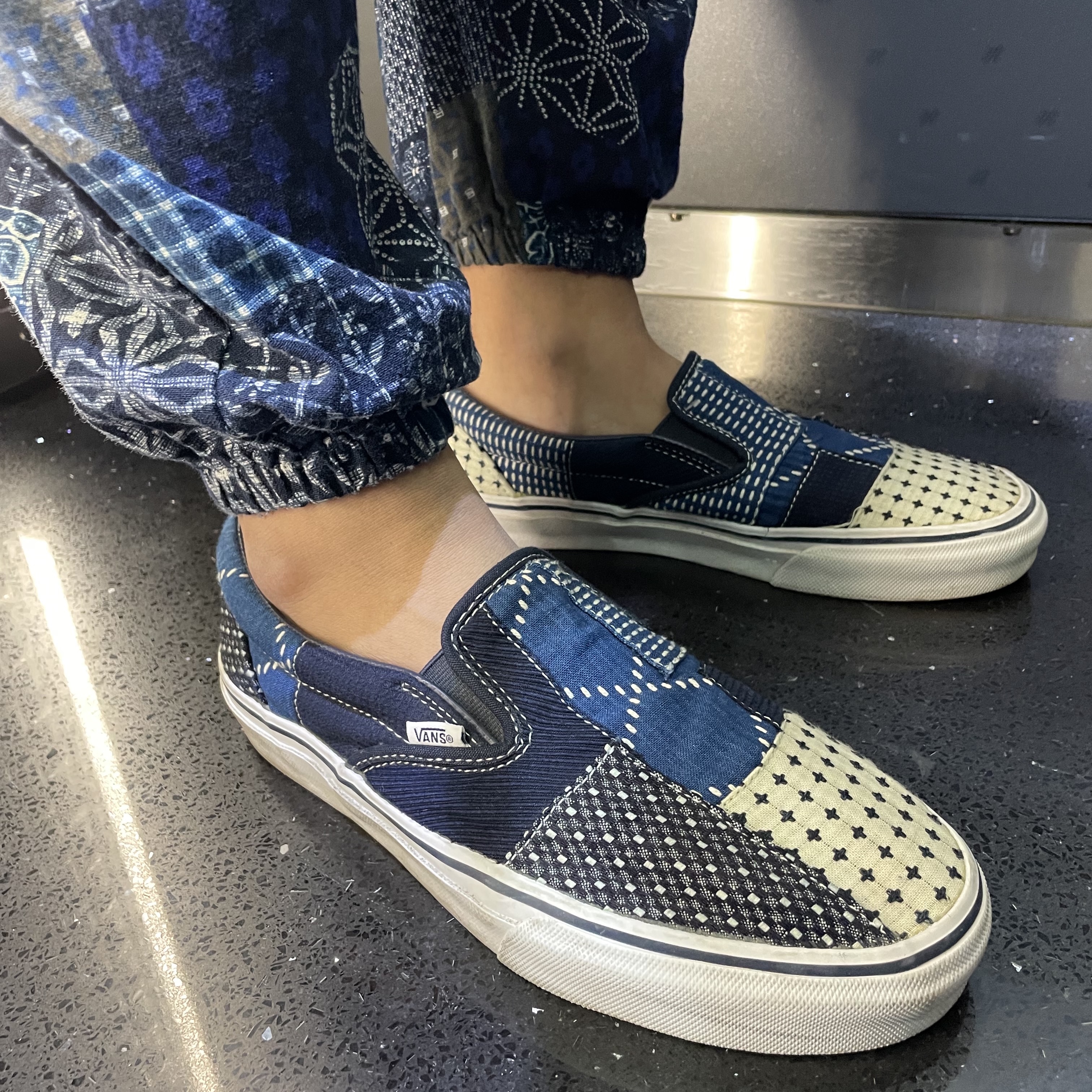 Vans x FDMTL Slip-On Patchwork Deep Indigo 착용 스타일 - 4