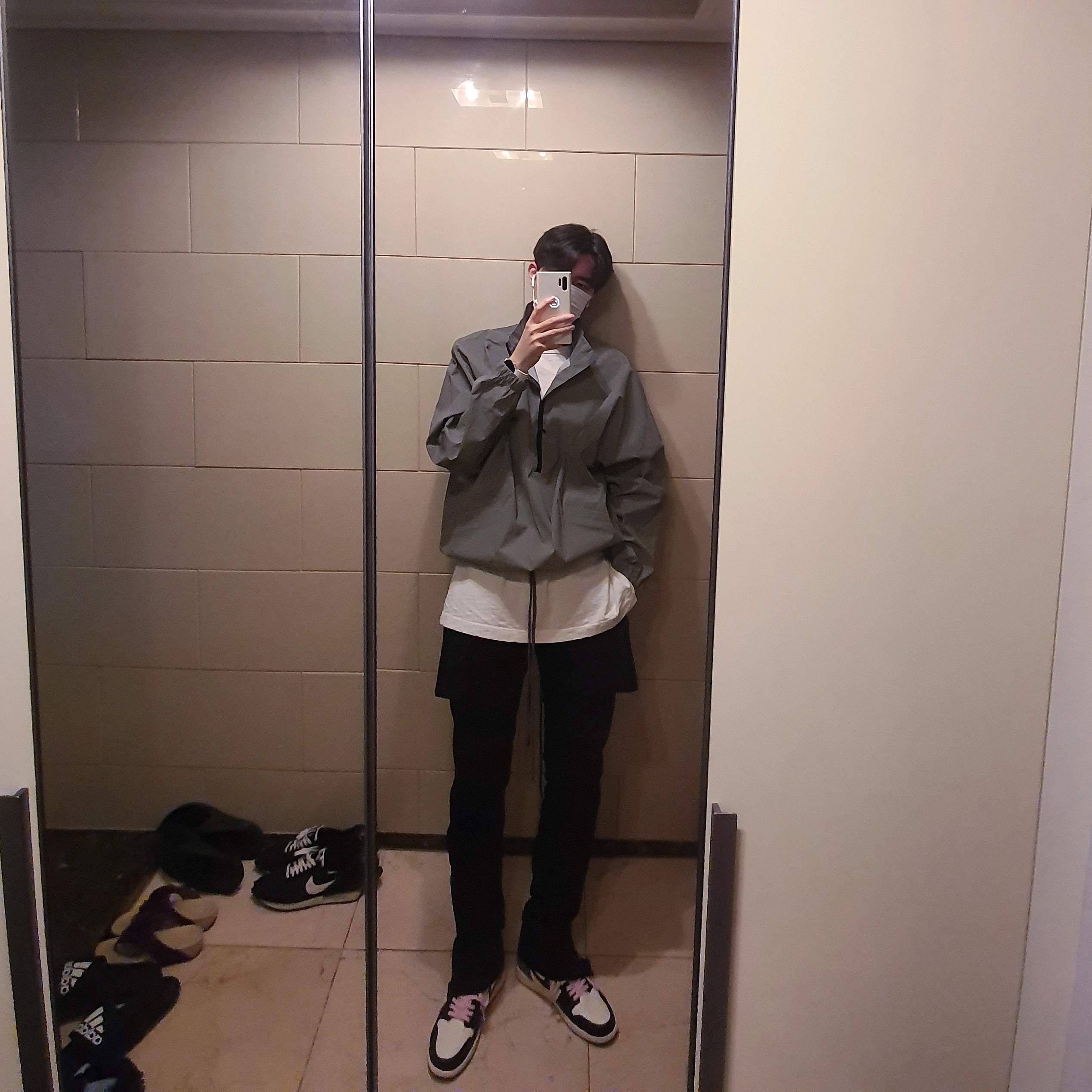 Jordan 1 Retro High OG Black Mocha 착용 스타일