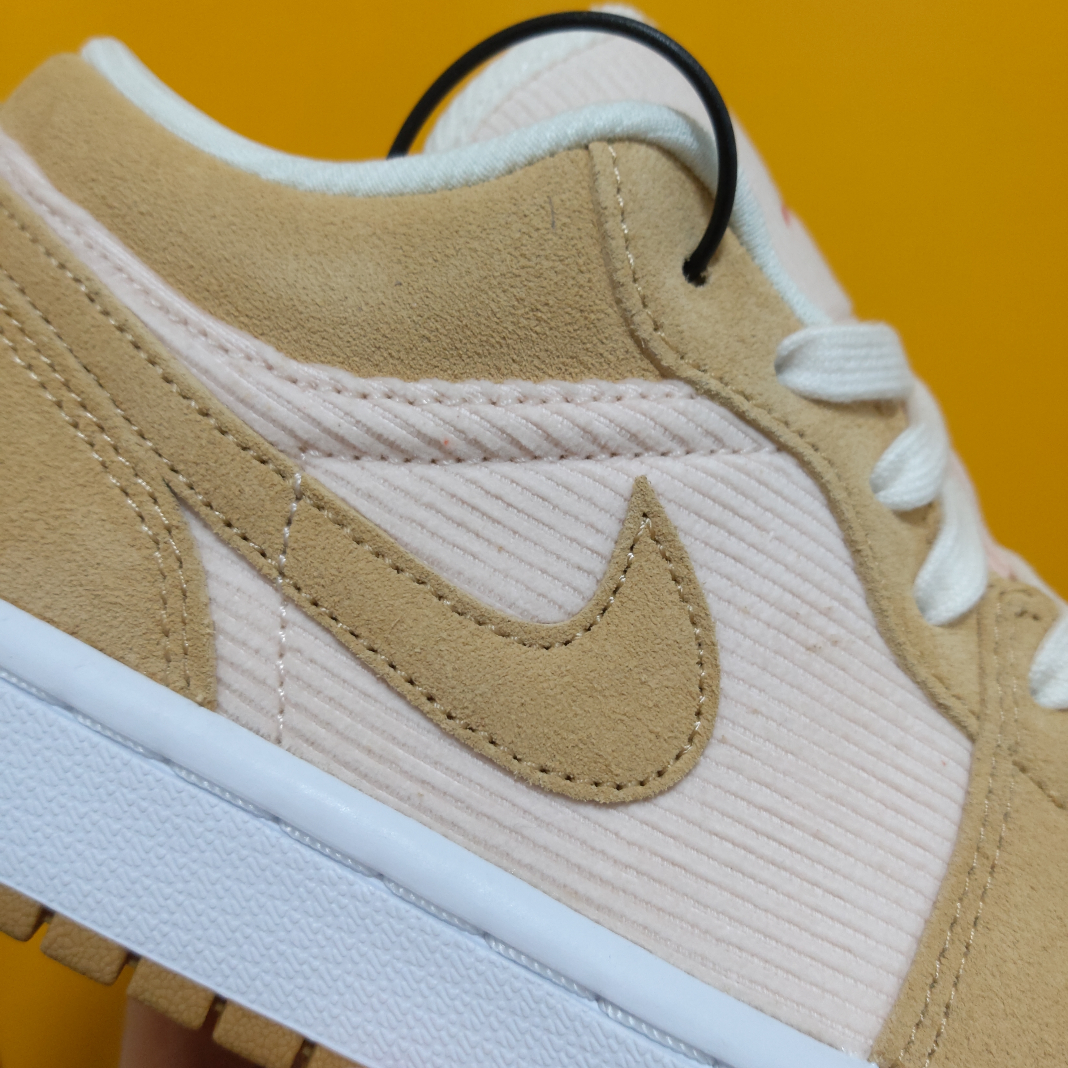 (W) Jordan 1 Low SE Corduroy Tan 착용 스타일 - 4