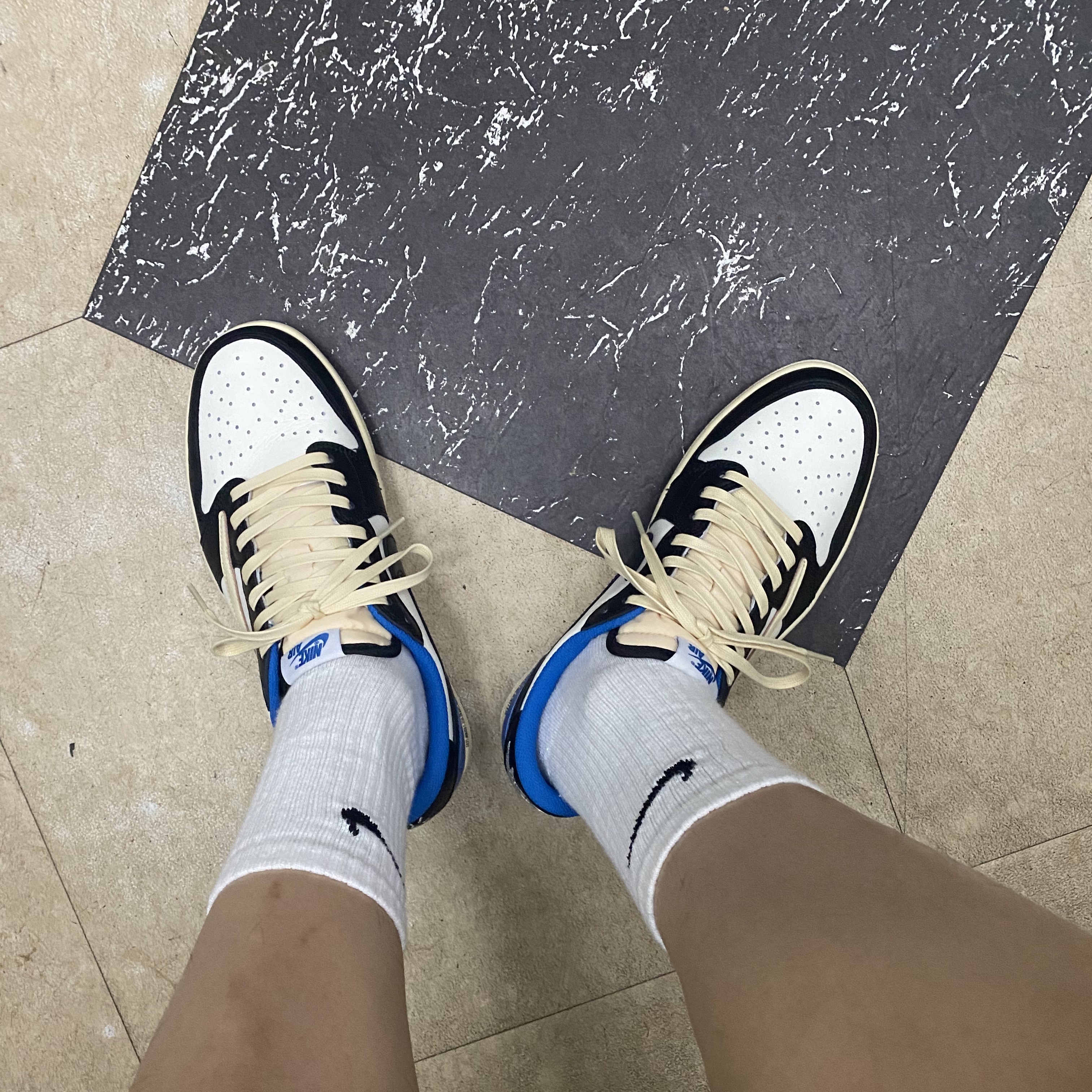 Jordan 1 x Travis Scott x Fragment Retro Low OG SP Military Blue 착용 스타일