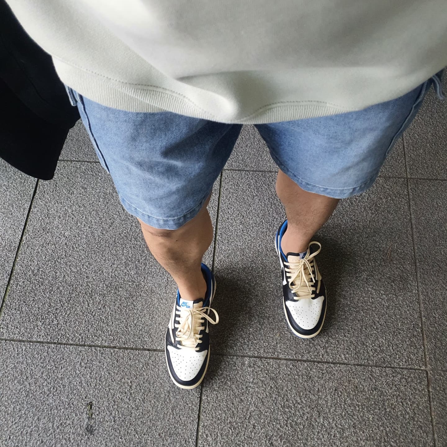 Jordan 1 x Travis Scott x Fragment Retro Low OG SP Military Blue 착용 스타일 - 2