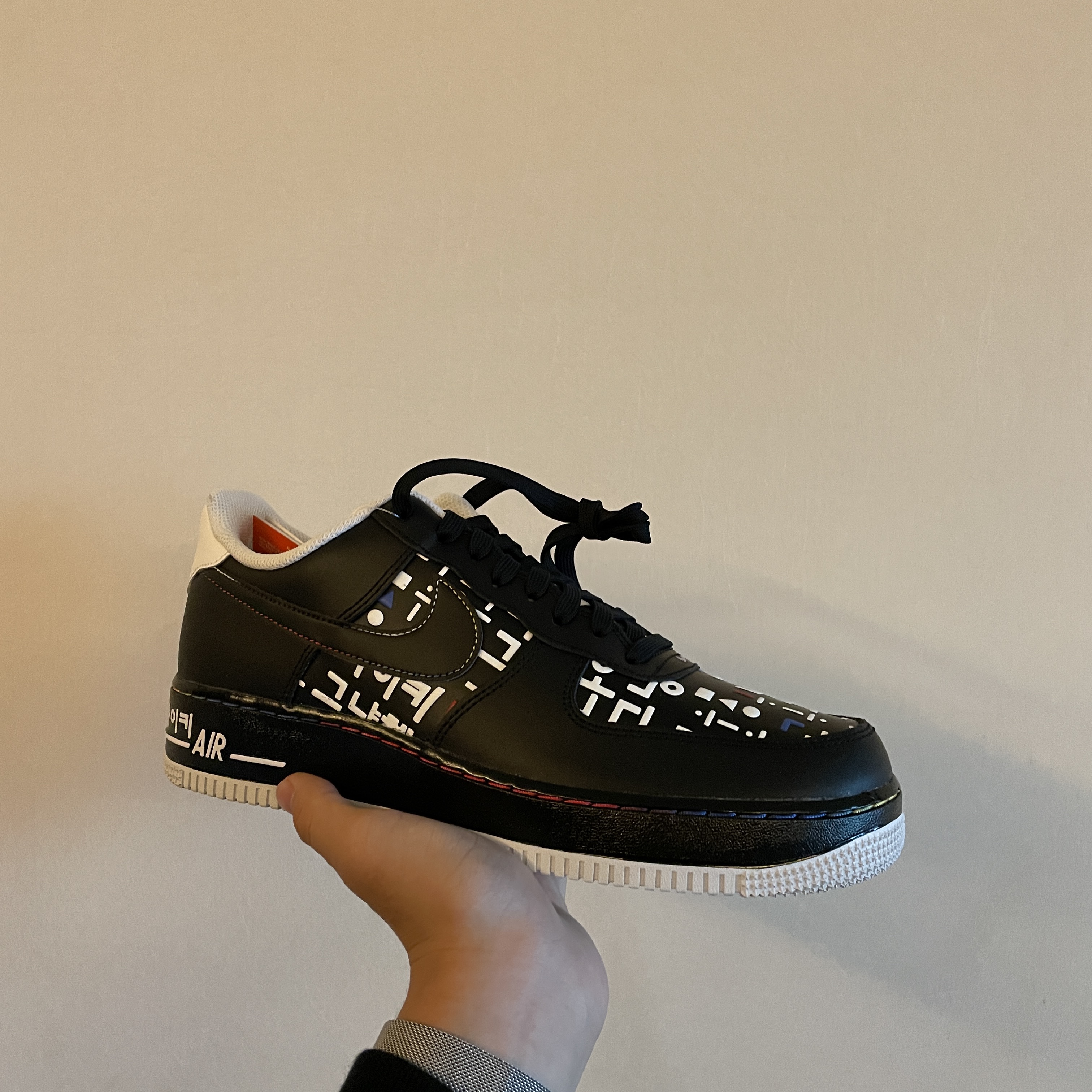 Nike Air Force 1 '07 LV8 Hangul Day 착용 스타일 - 3