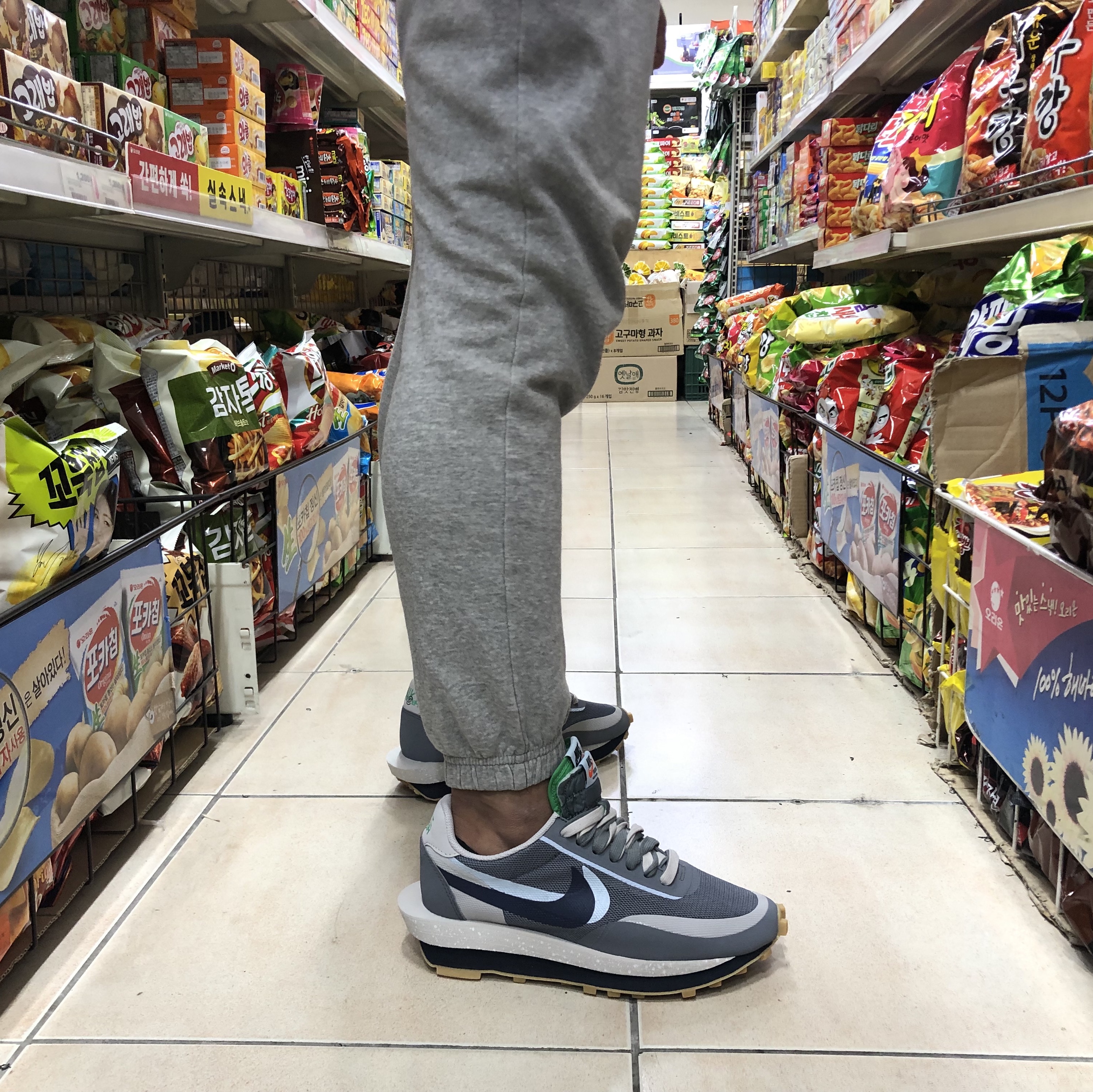 Nike x Sacai x Clot LDWaffle Cool Grey 착용 스타일