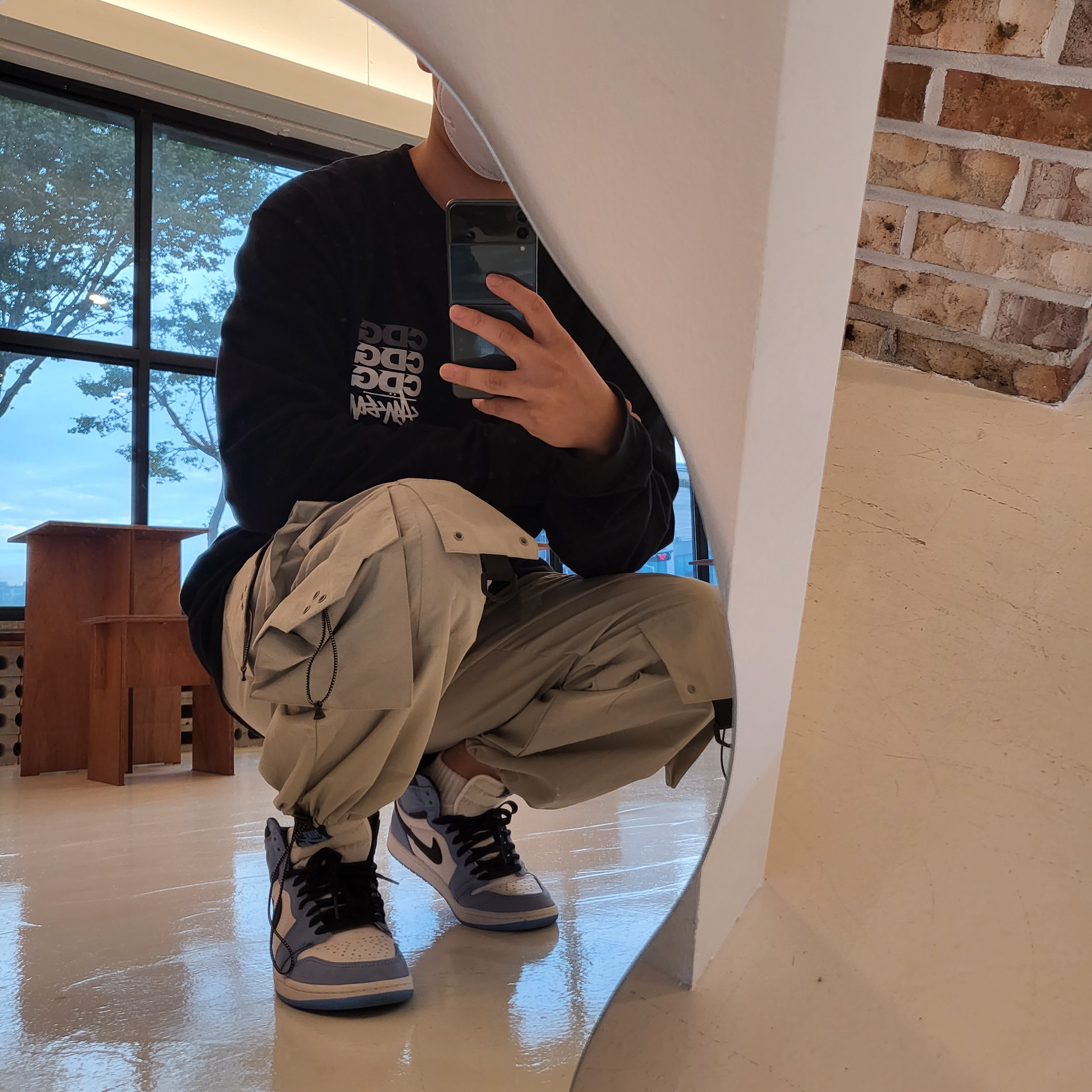 Jordan 1 Retro High OG University Blue, Stussy x CDG Dot LS T-Shirt Black 착용 스타일