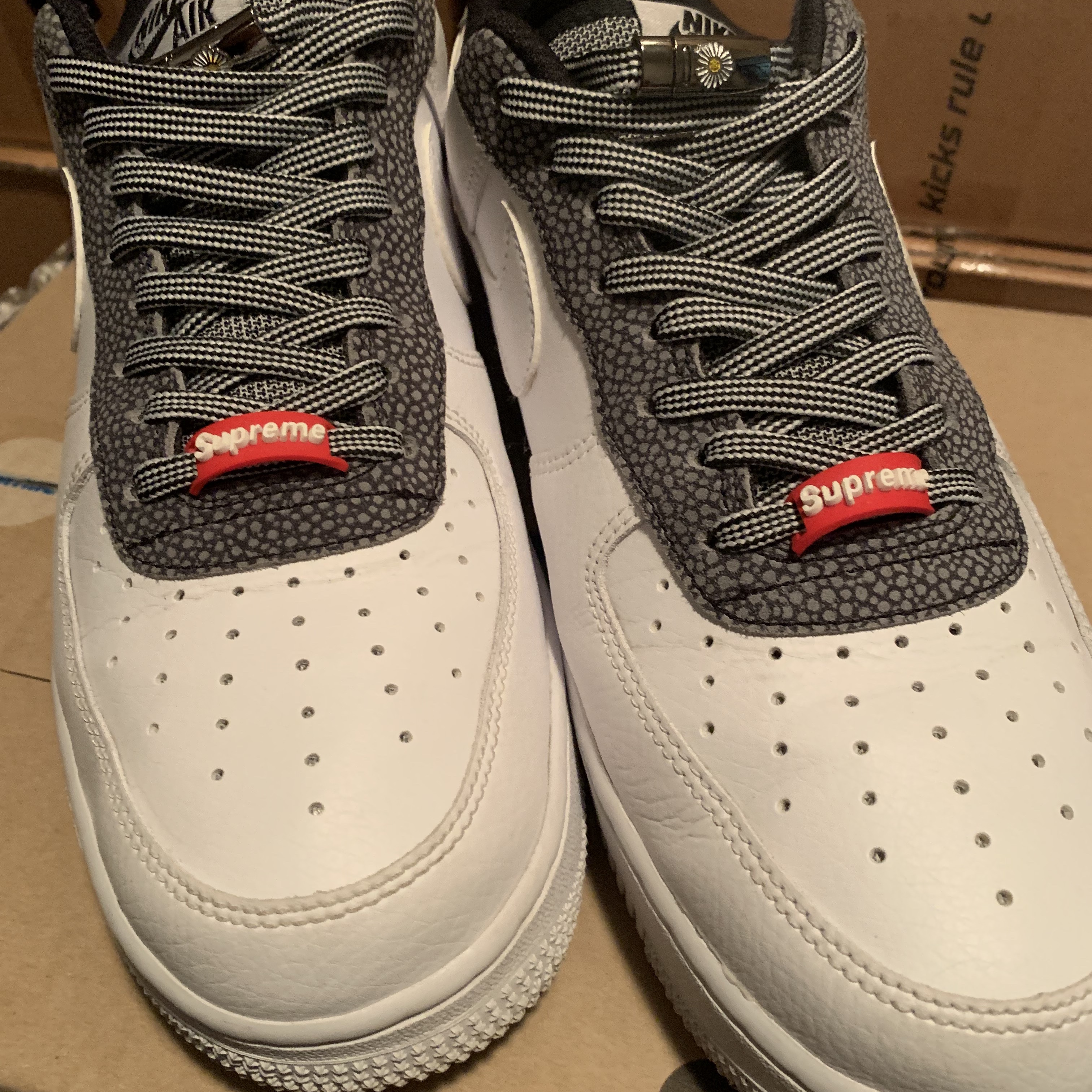 Nike Air Force 1 '07 LV8 4 White Grey 착용 스타일 - 1