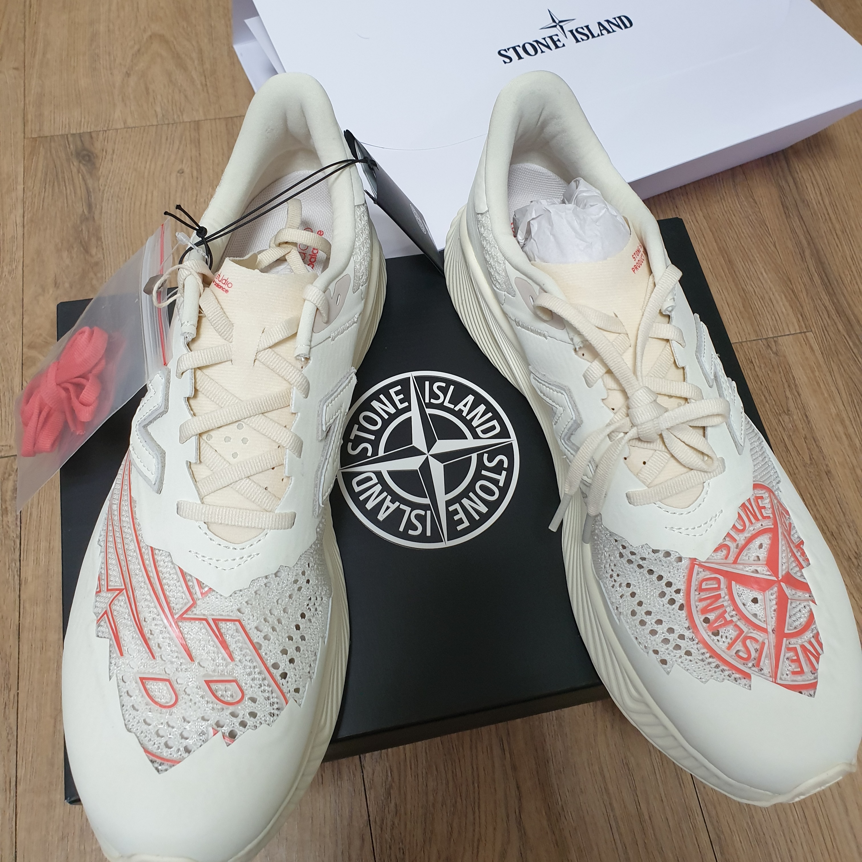 New Balance x Stone Island x Tokyo Design Studio FuelCell RC Elite v2 착용 스타일