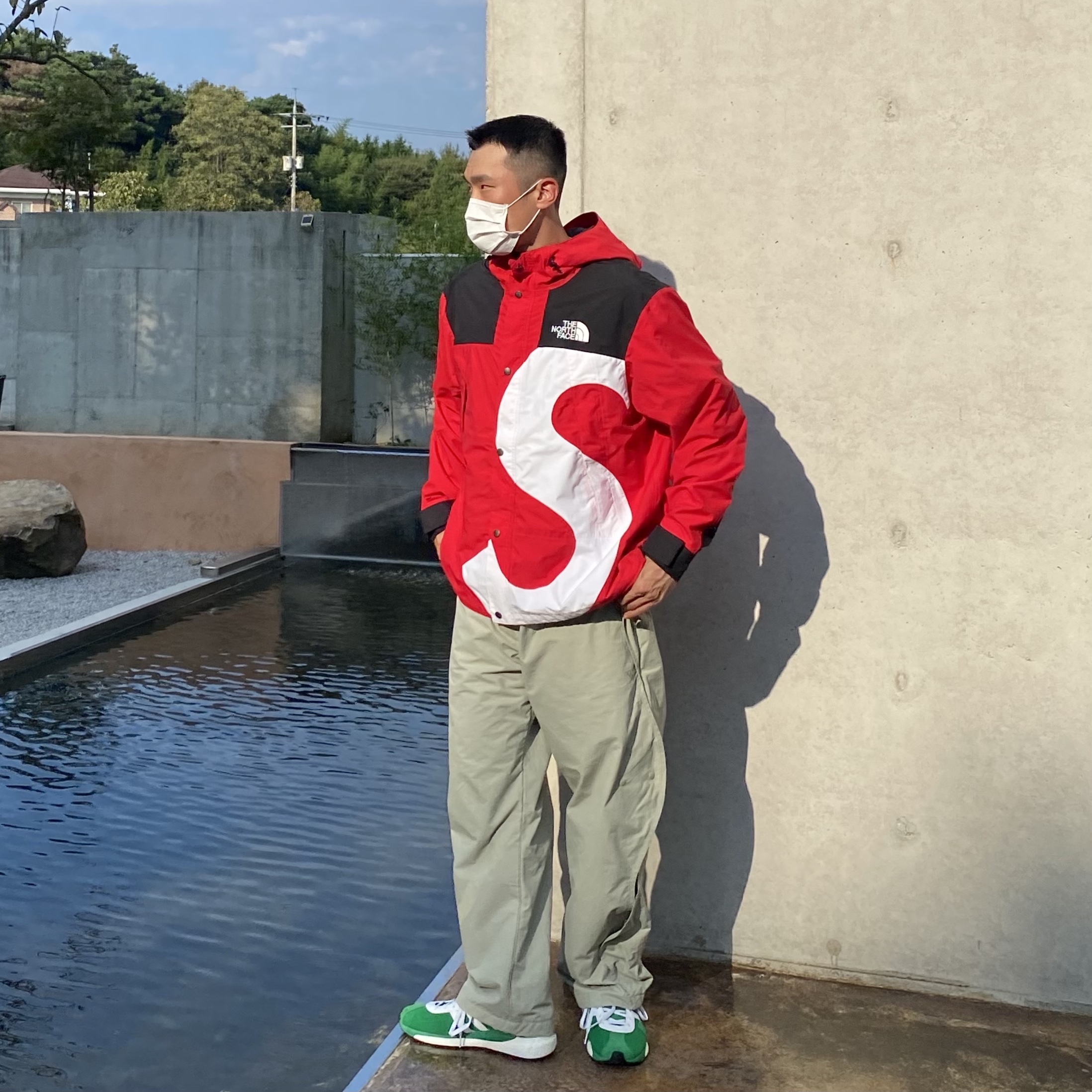 Supreme x The North Face S Logo Mountain Jacket Red - 20FW, Adidas x Human Made Tokio Solar Hu Green 착용 스타일 - 1