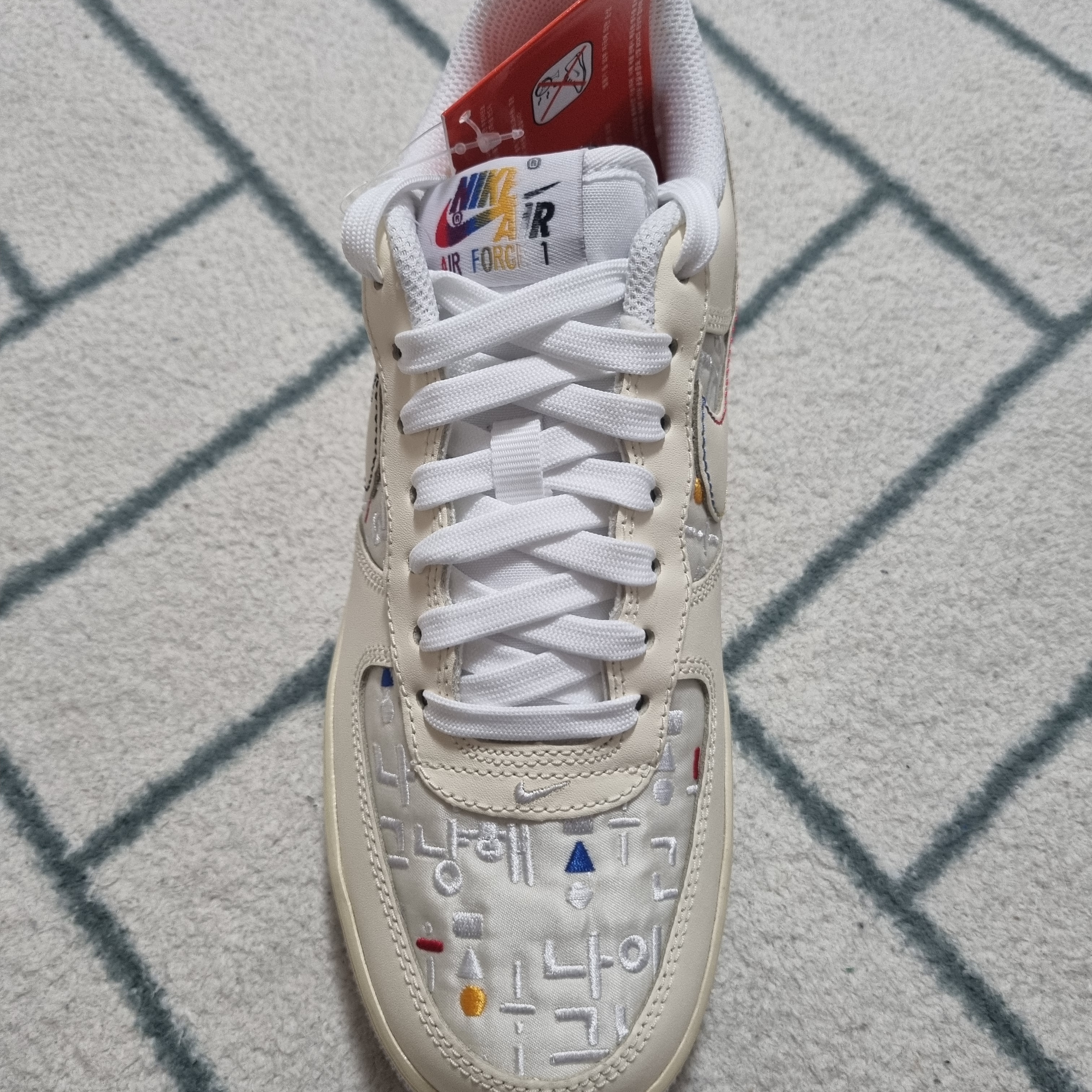 (W) Nike Air Force 1 '07 LV8 Hangul Day 착용 스타일 - 1