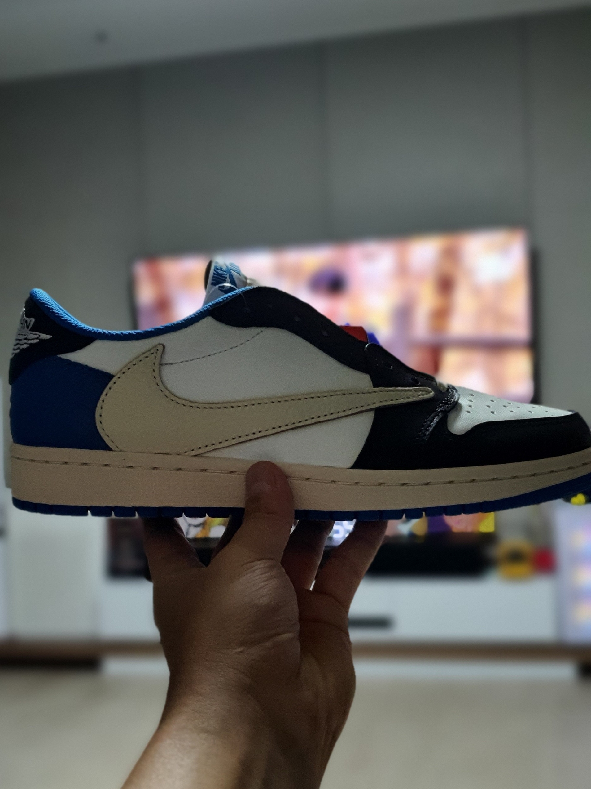 Jordan 1 x Travis Scott Retro Low OG SP Mocha, Jordan 1 x Travis Scott x Fragment Retro Low OG SP Military Blue 착용 스타일 - 2