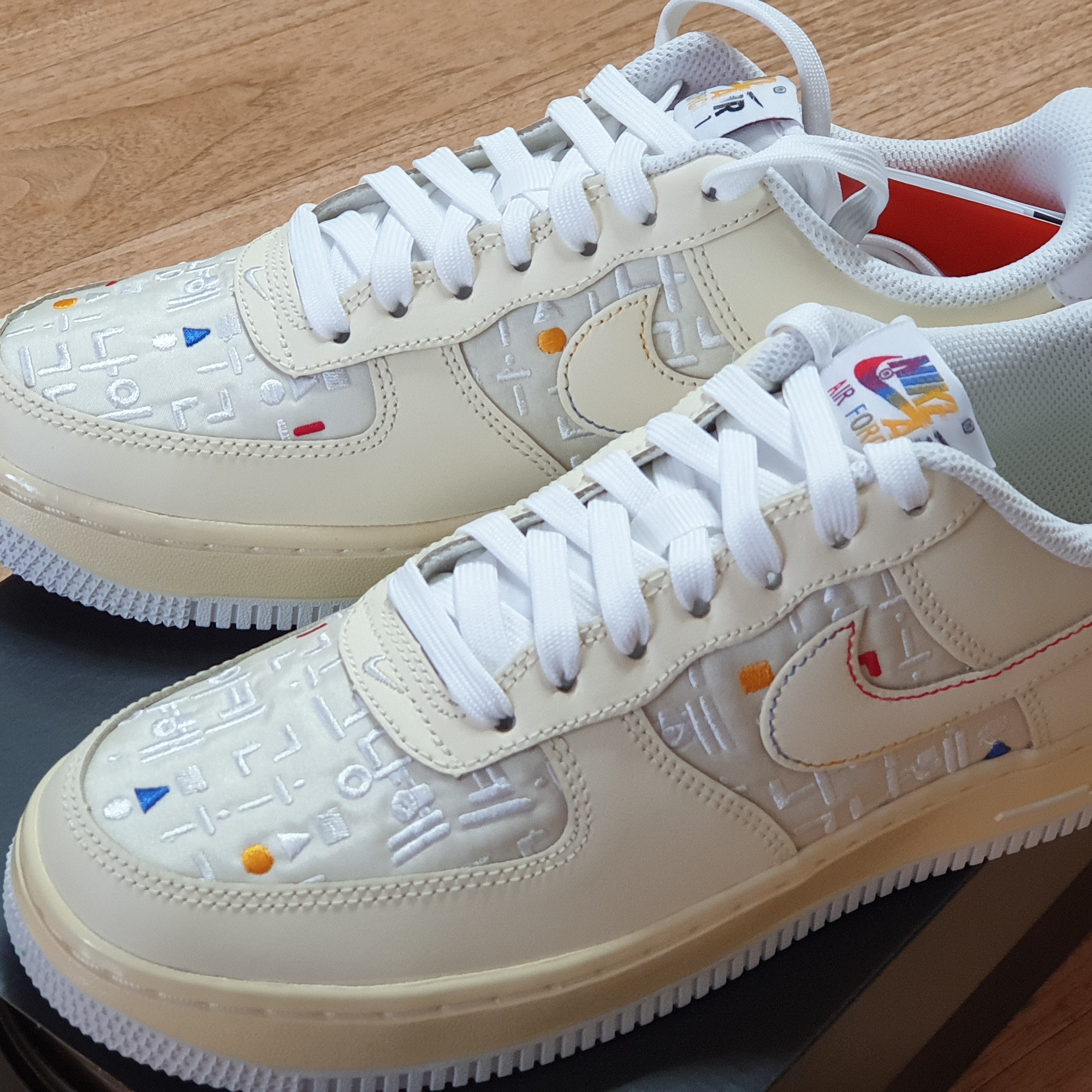 (W) Nike Air Force 1 '07 LV8 Hangul Day 착용 스타일 - 2