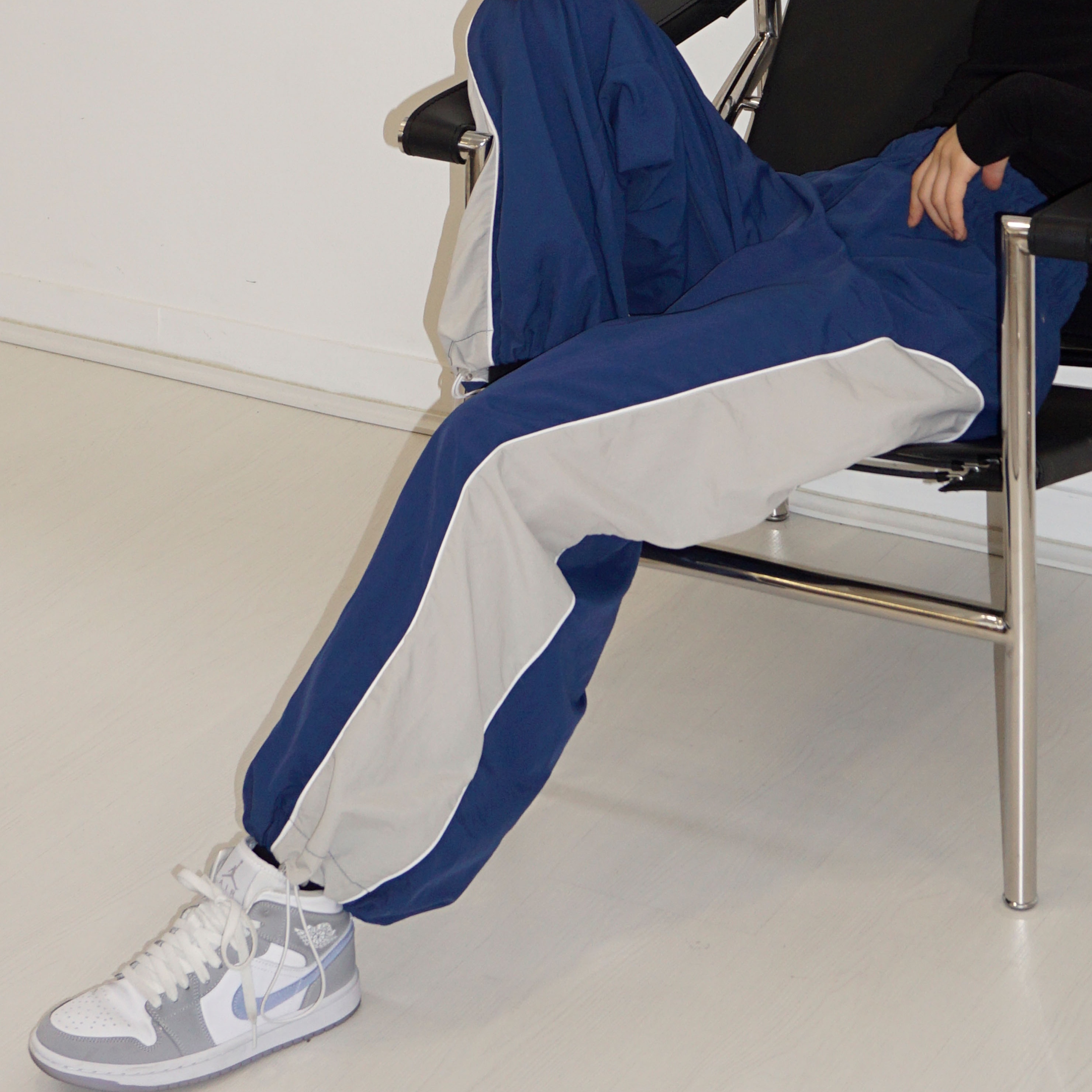 (W) Jordan 1 Mid Wolf Grey 착용 스타일 - 2
