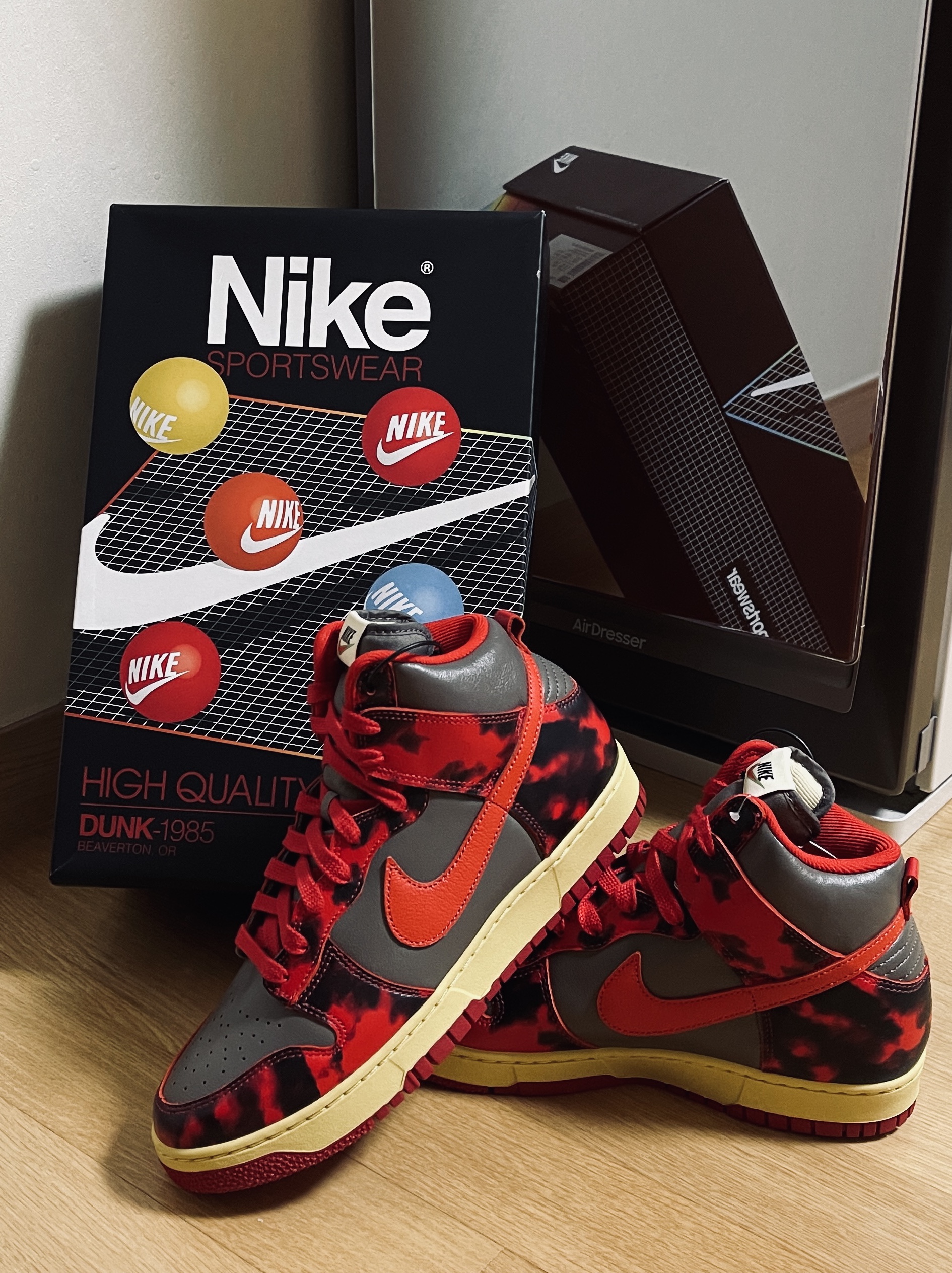 Nike Dunk High 1985 SP Red Acid Wash 착용 스타일