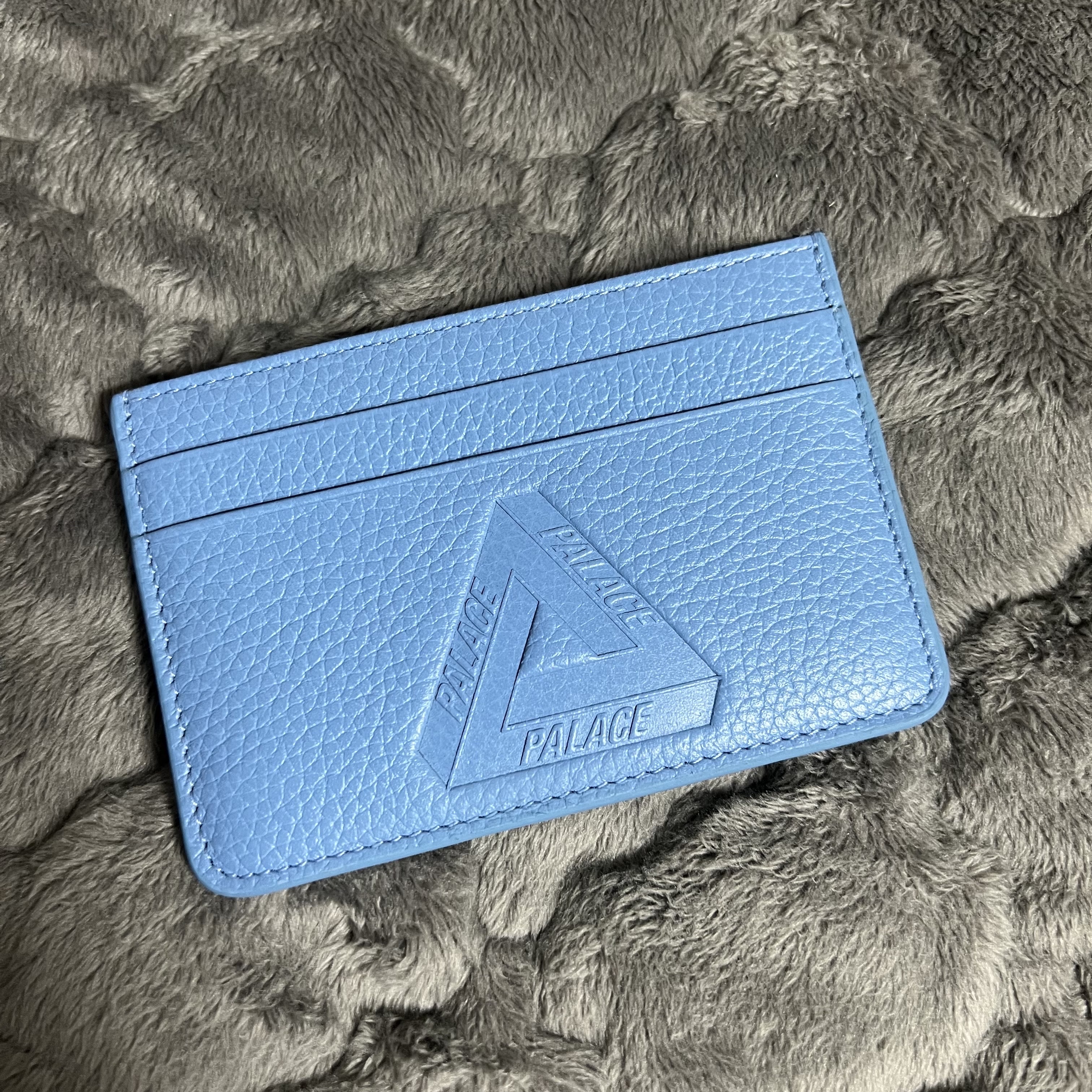 Palace Leather Card Holder Blue - 21FW 착용 스타일 - 1