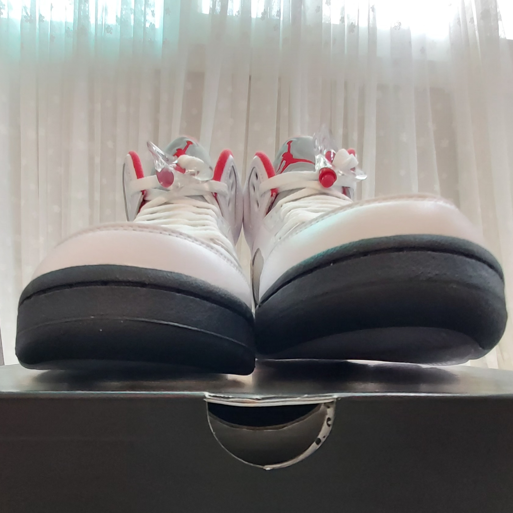 Jordan 5 Retro Fire Red Silver Tongue 2020 착용 스타일 - 1