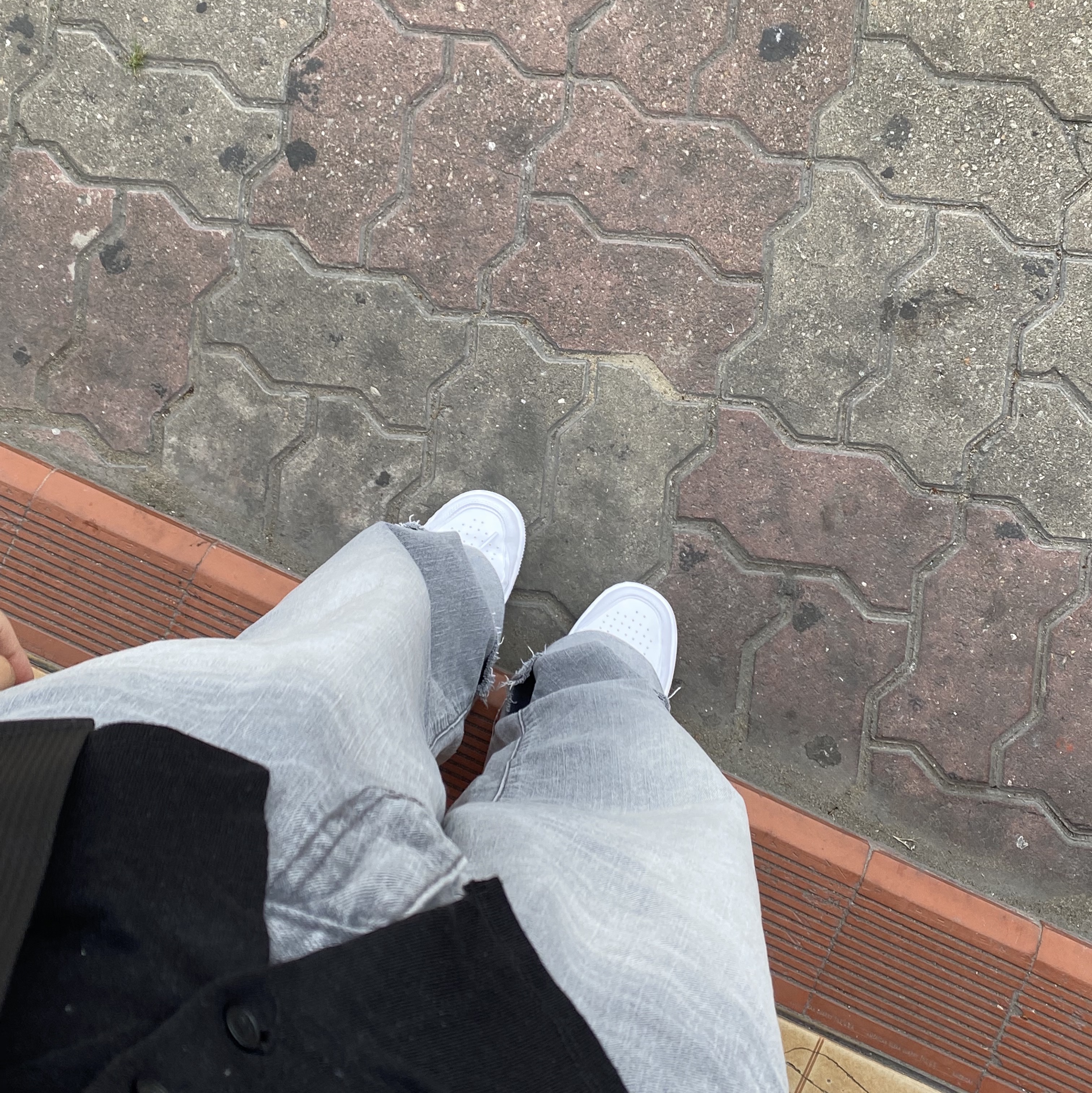 (W) Nike Air Force 1 '07 Low White, Nike Air Force 1 '07 Low White 착용 스타일 - 1