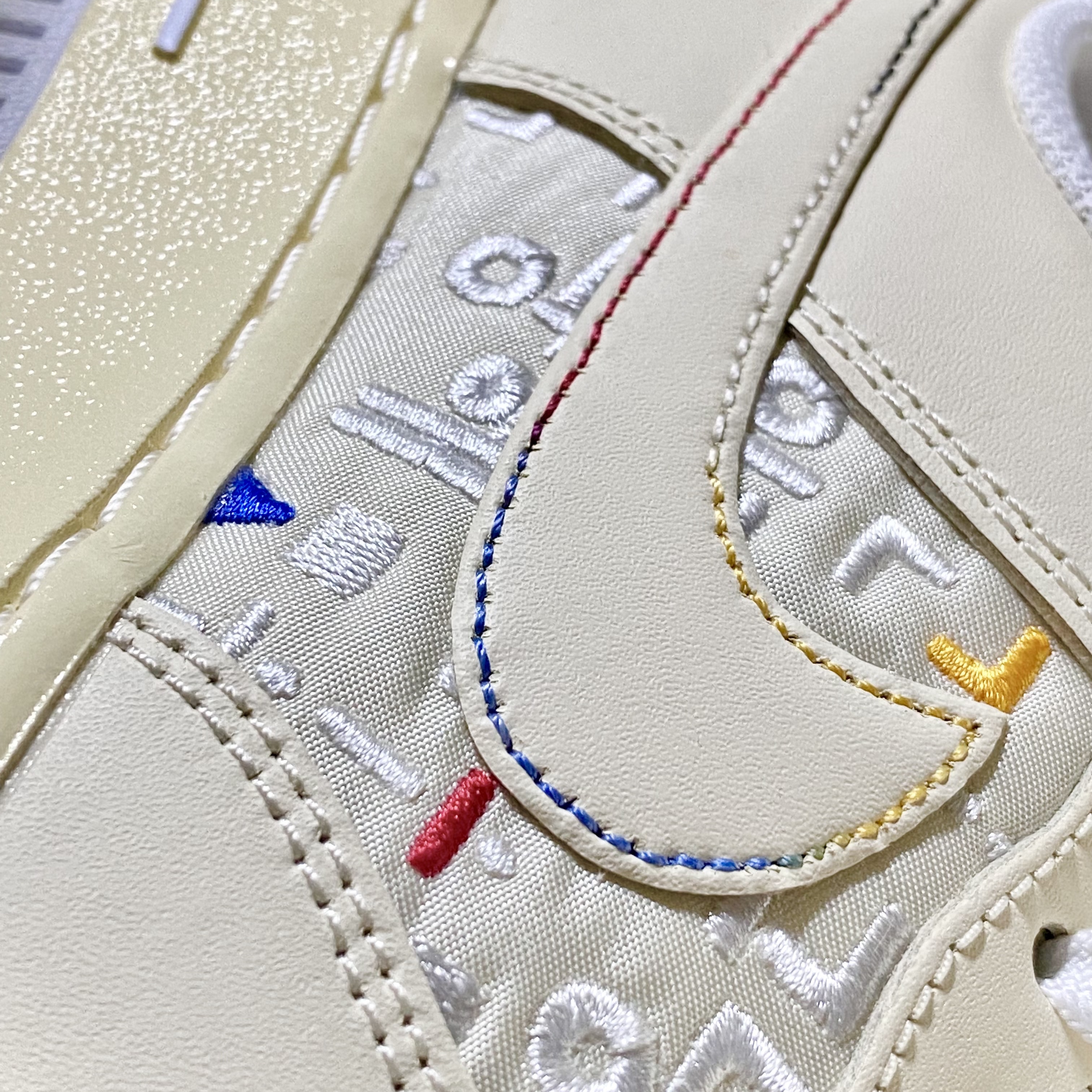 (W) Nike Air Force 1 '07 LV8 Hangul Day 착용 스타일 - 2