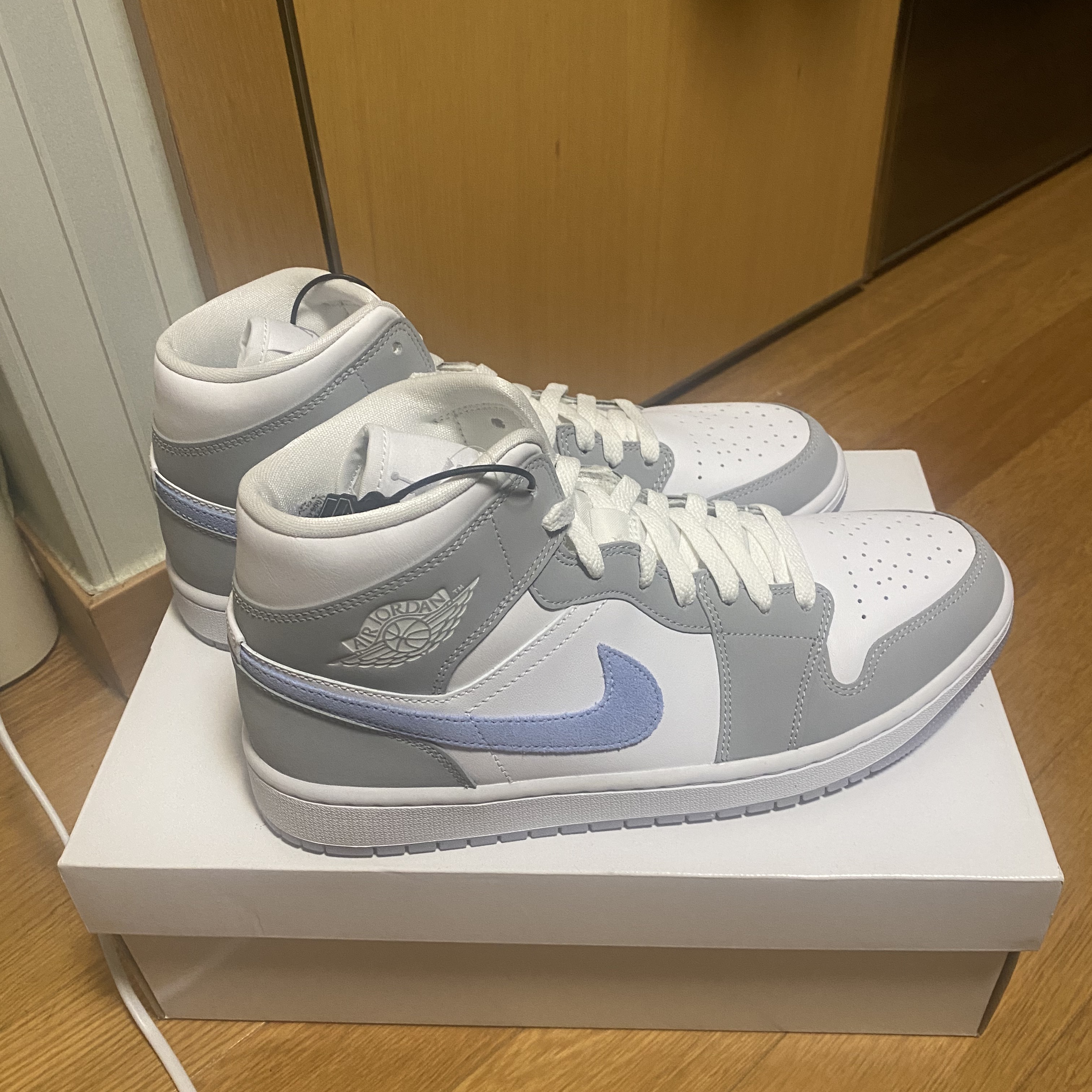 (W) Jordan 1 Mid Wolf Grey 착용 스타일 - 1