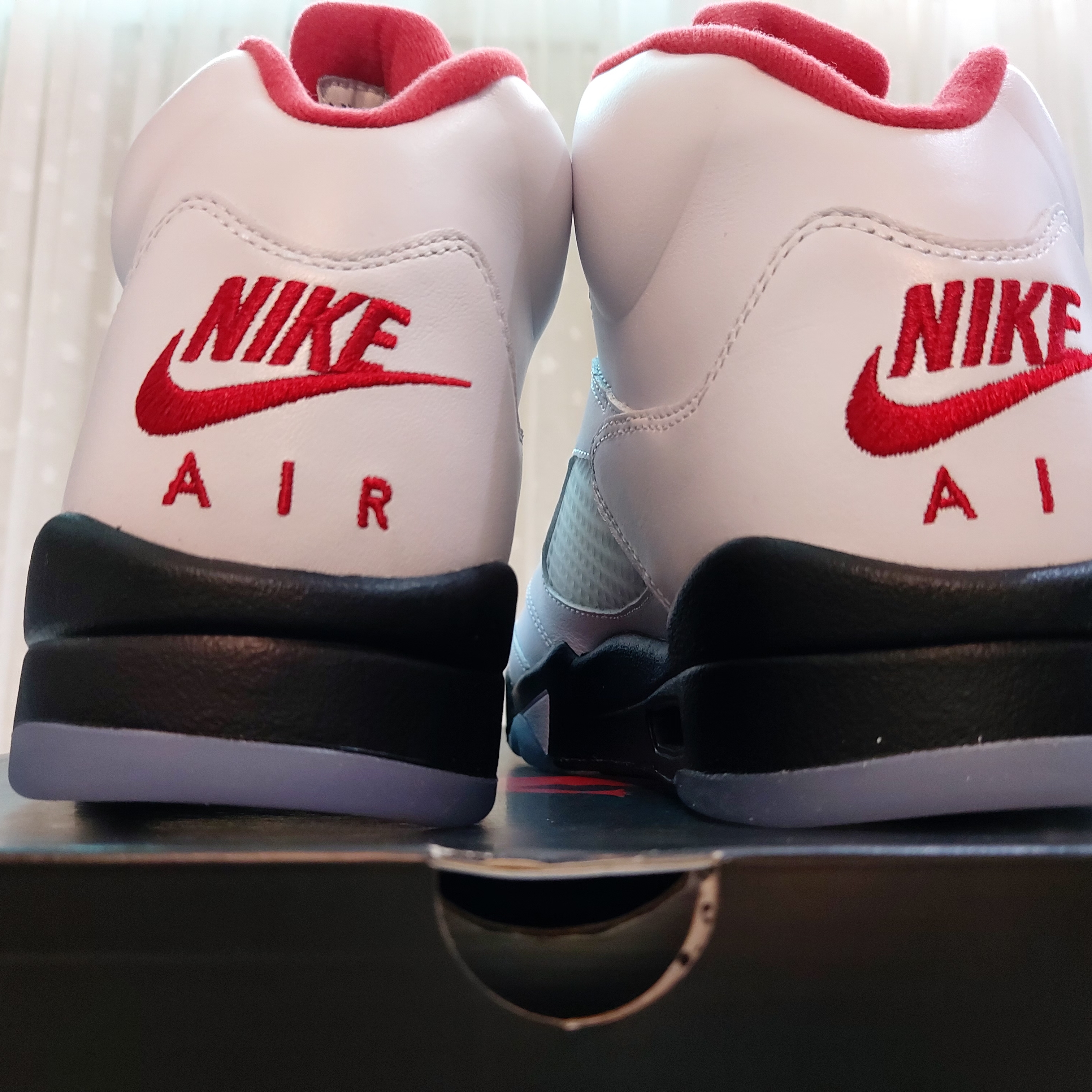 Jordan 5 Retro Fire Red Silver Tongue 2020 착용 스타일 - 2