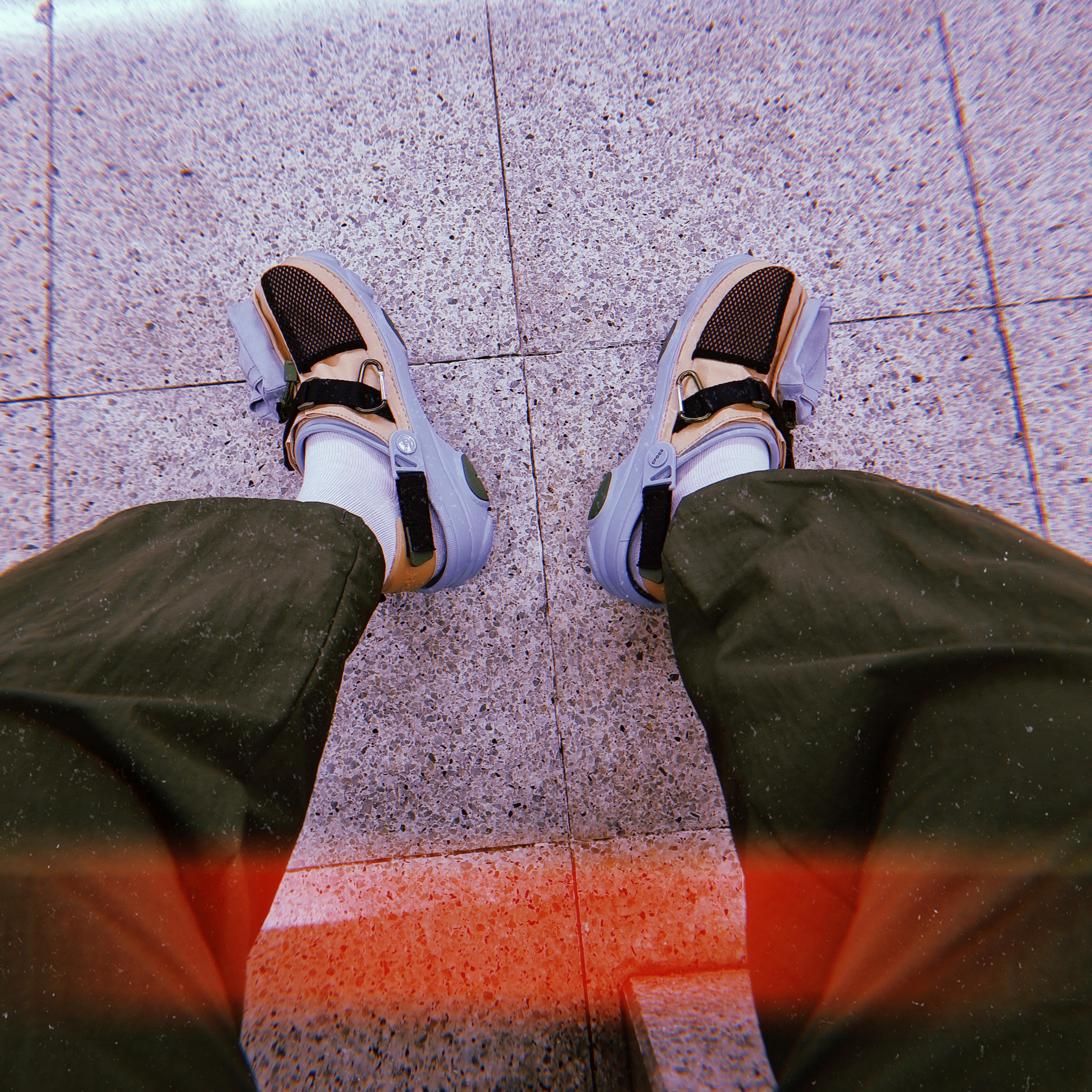 Crocs x Beams Classic All Terrain Mountain Parka Clog Beige 착용 스타일 - 2
