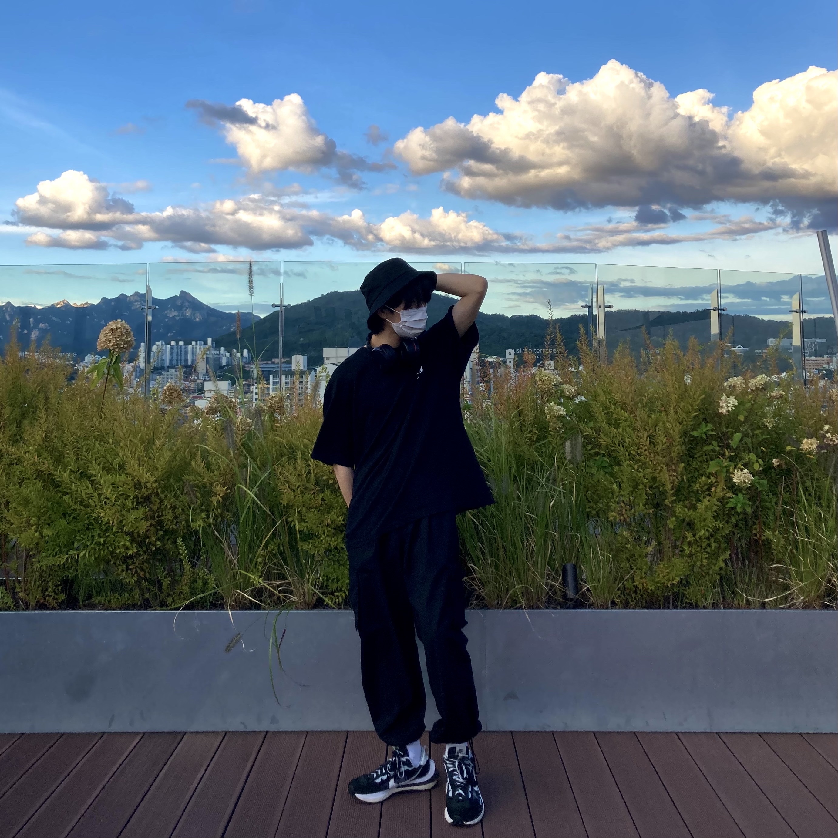 Nike x Sacai VaporWaffle Black White, Stussy Basic Stussy T-Shirt Black 2021 착용 스타일