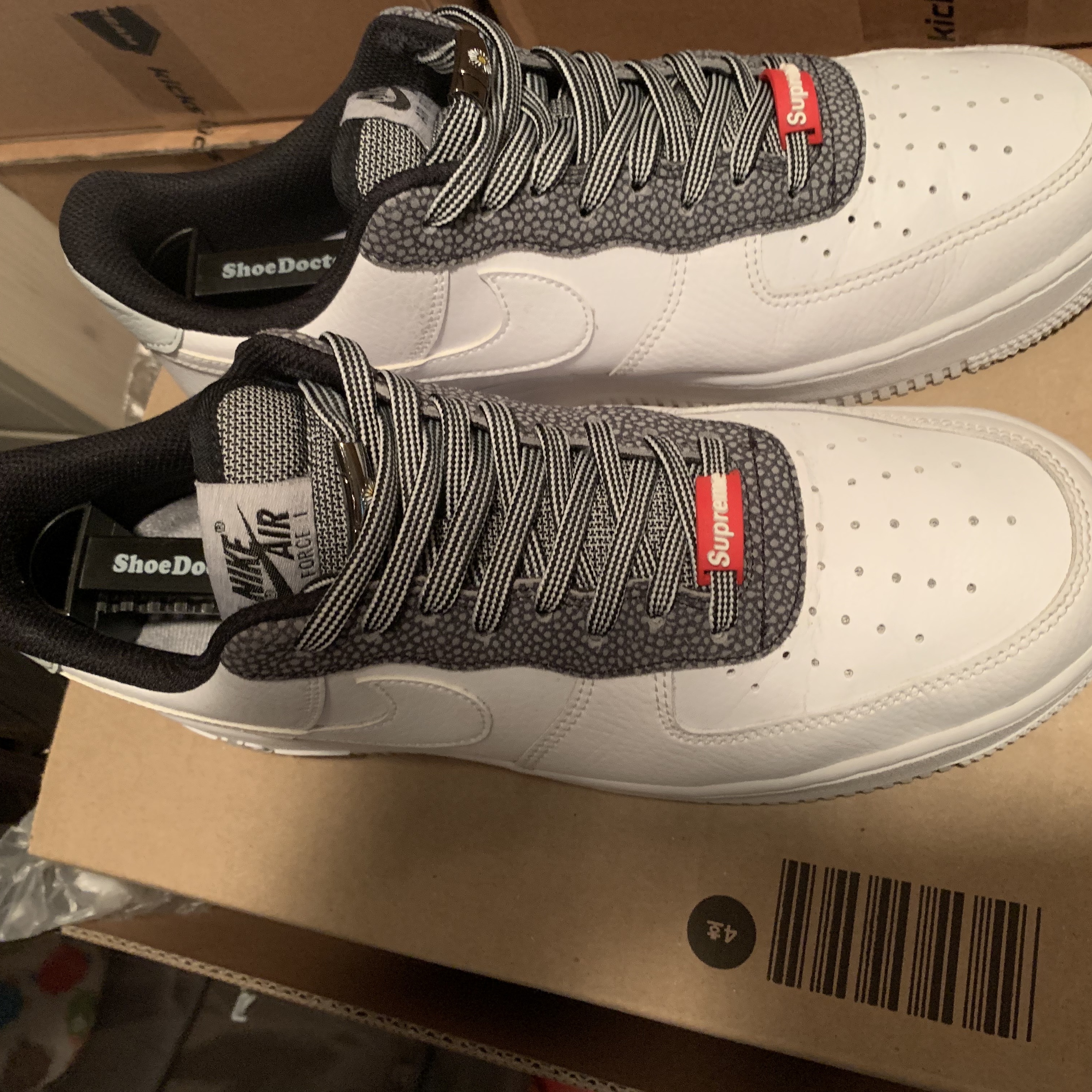 Nike Air Force 1 '07 LV8 4 White Grey 착용 스타일 - 2
