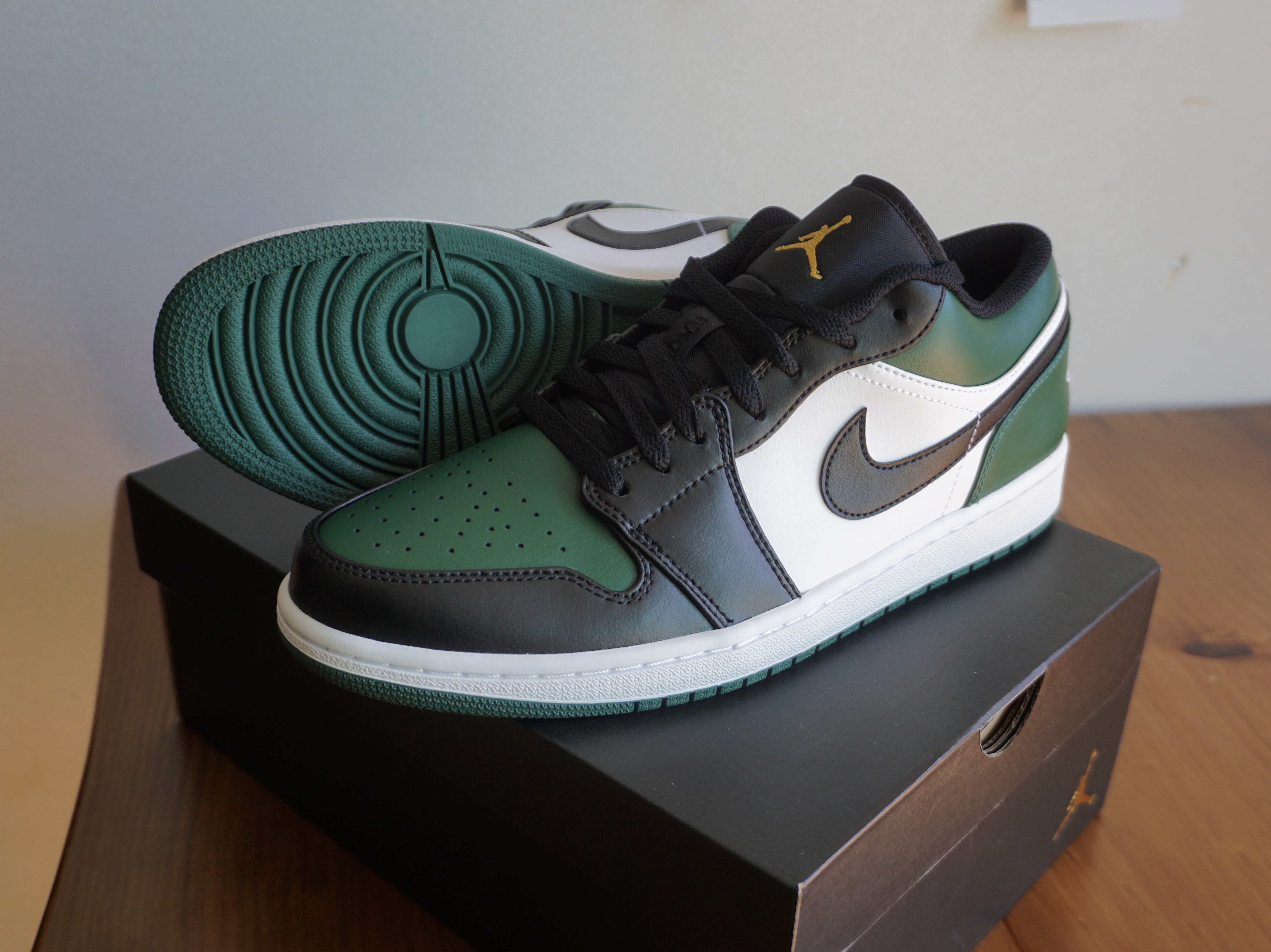 Jordan 1 Low Green Toe 착용 스타일 - 3