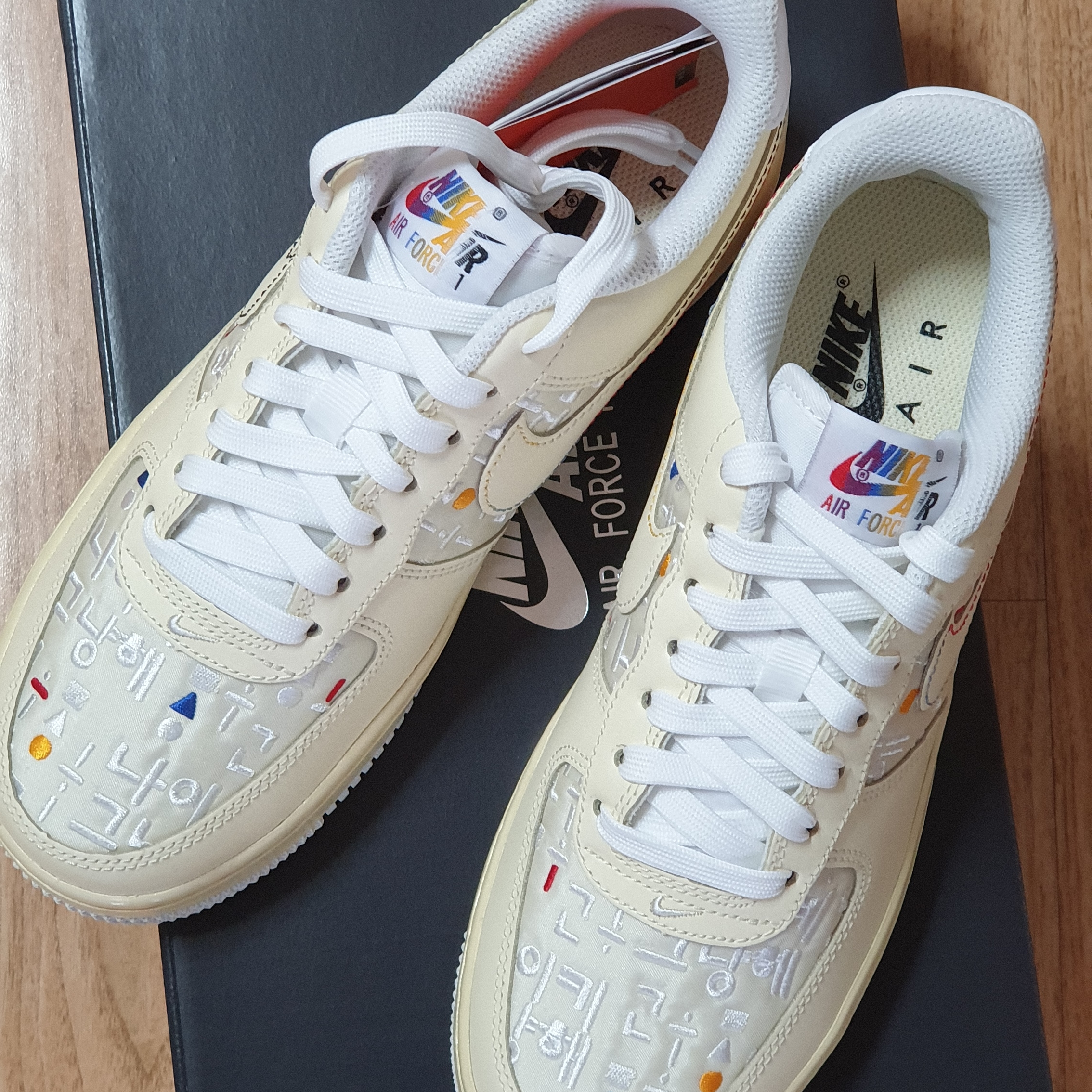 (W) Nike Air Force 1 '07 LV8 Hangul Day 착용 스타일 - 1