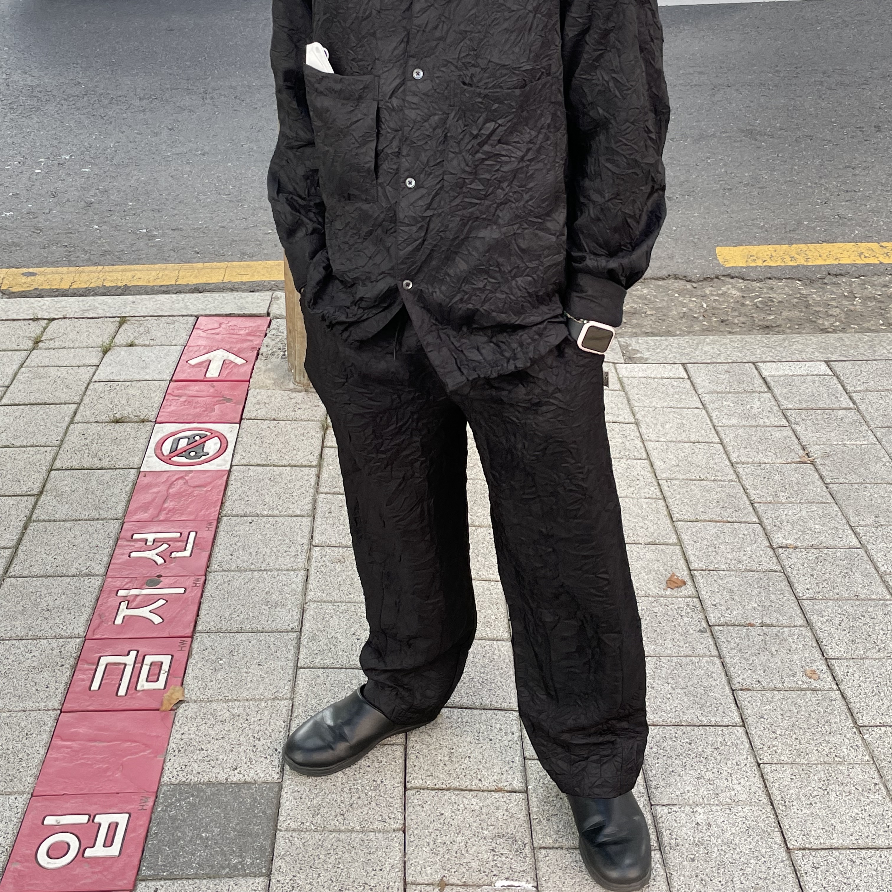 Stussy Ralphie Big Crinkle Pants Black 착용 스타일