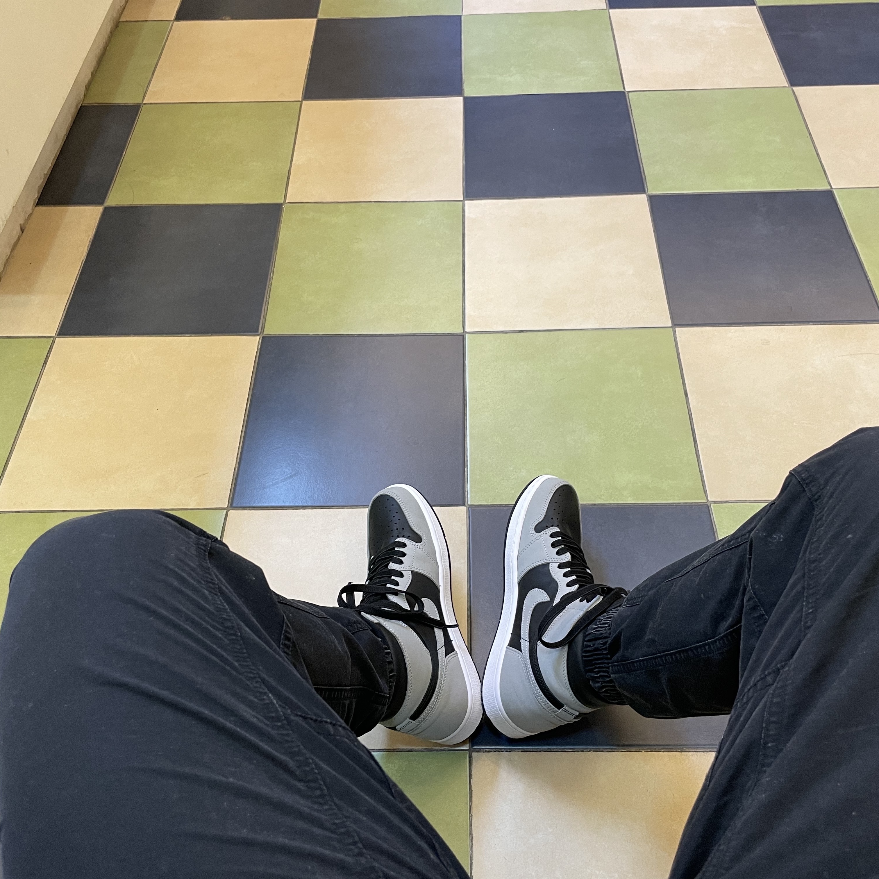 Jordan 1 Retro High OG Shadow 2.0 착용 스타일 - 3