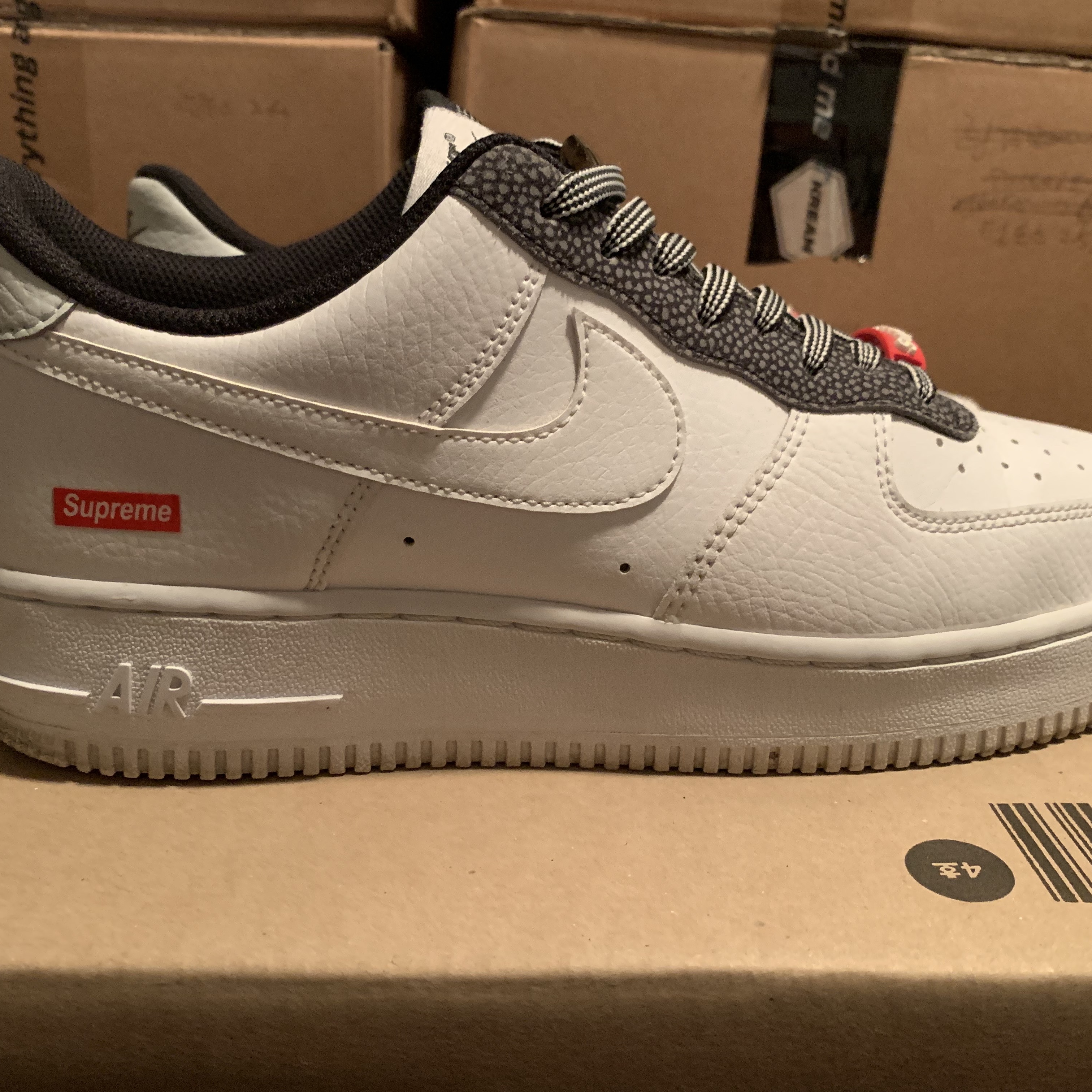 Nike Air Force 1 '07 LV8 4 White Grey 착용 스타일 - 3