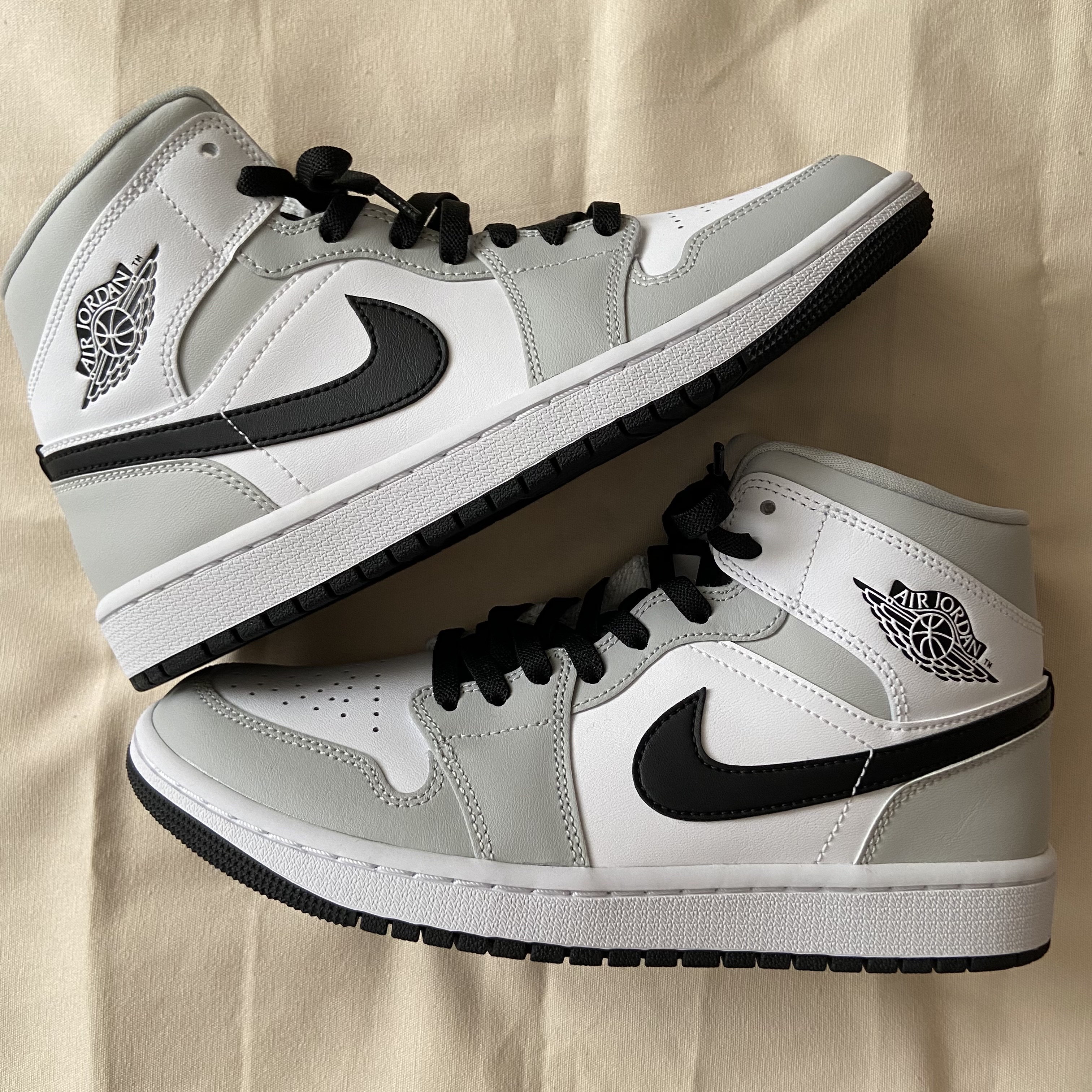 (W) Jordan 1 Mid Grey Fog 착용 스타일