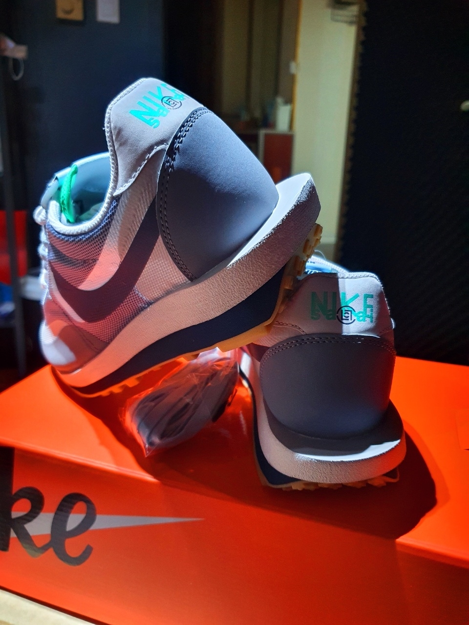 Nike x Sacai x Clot LDWaffle Cool Grey 착용 스타일 - 2