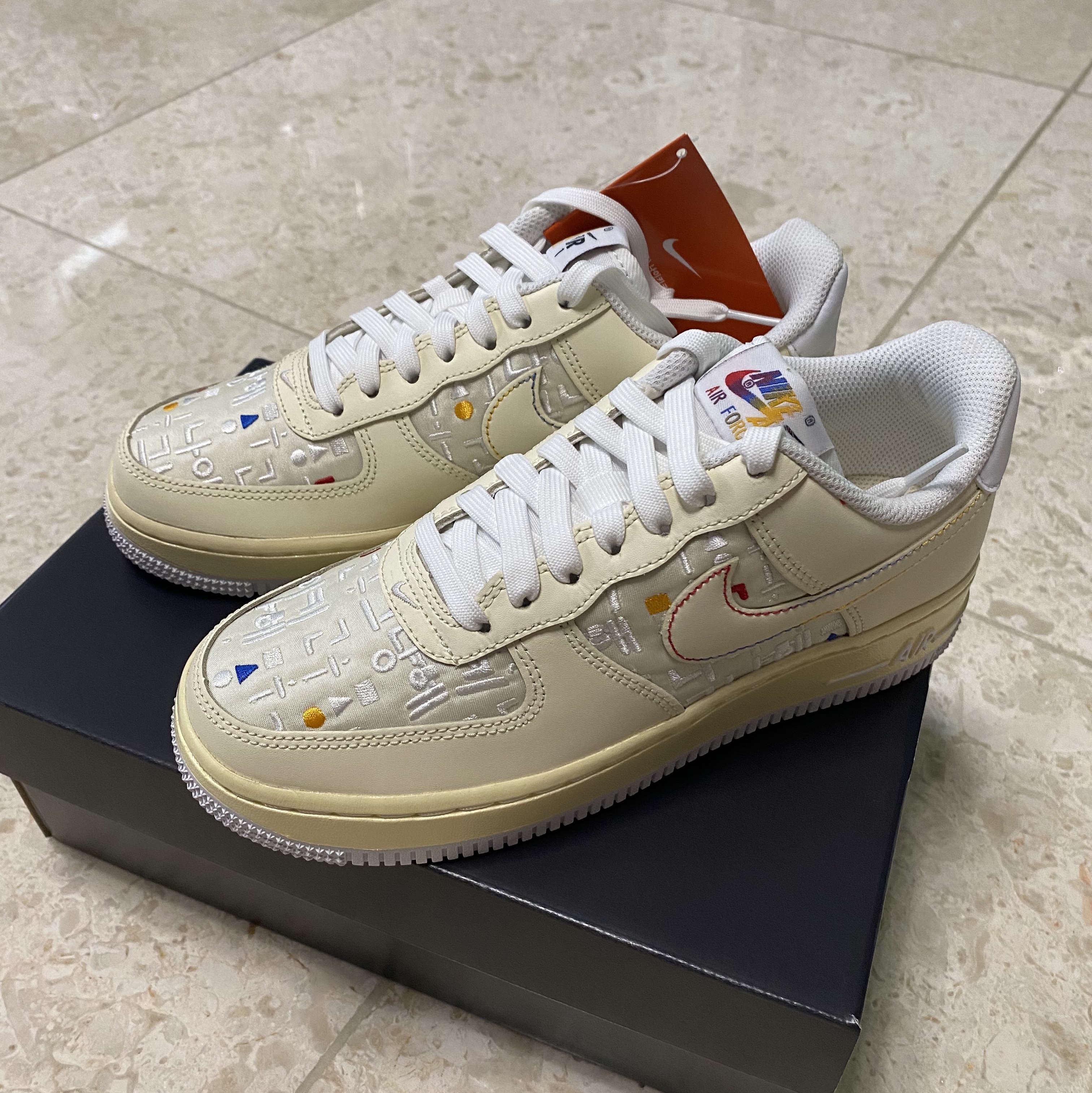 (W) Nike Air Force 1 '07 LV8 Hangul Day 착용 스타일 - 1