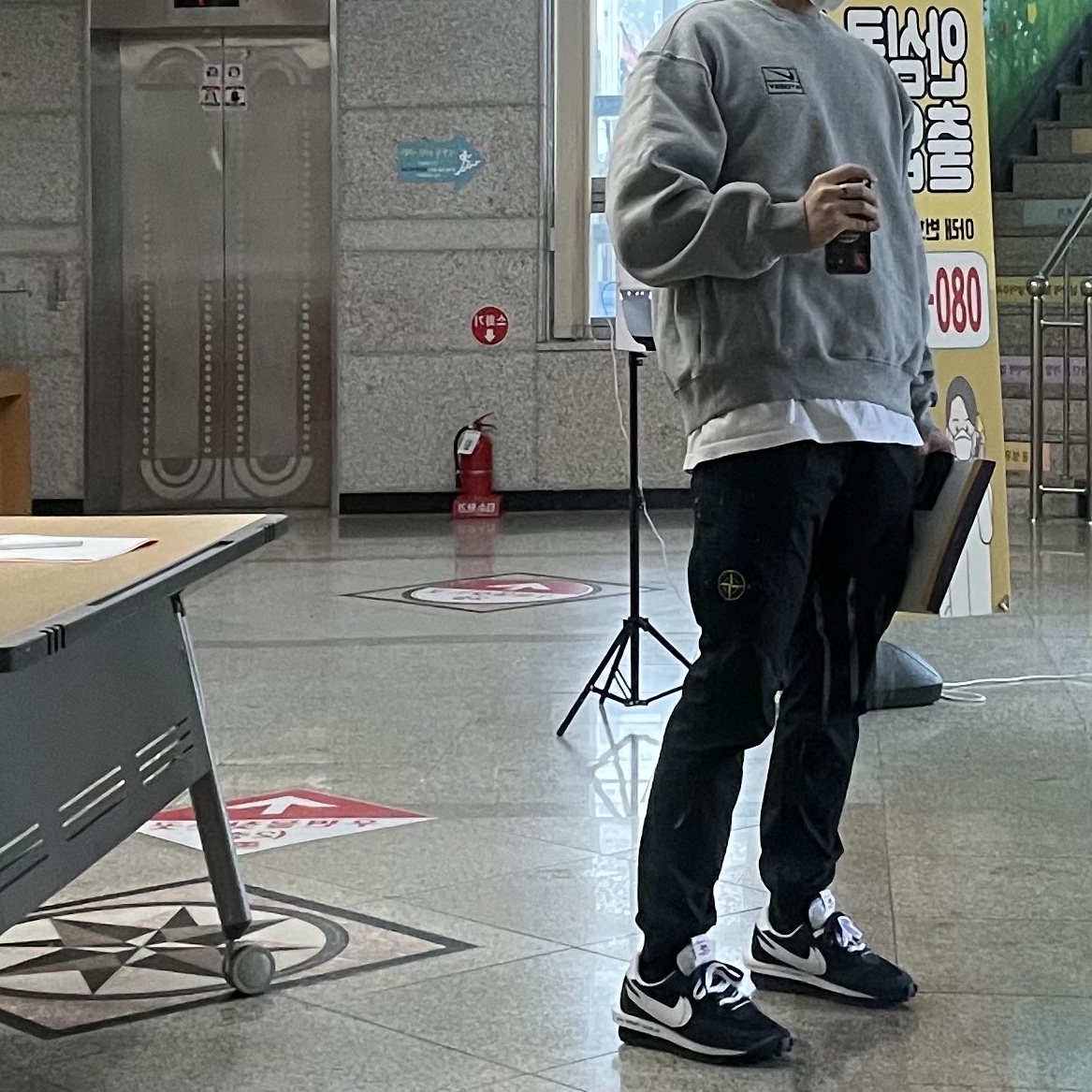 Nike x Sacai x Fragment LDWaffle Blackened Blue, Stone Island 31303 Cargo Pants Black - 21SS 착용 스타일