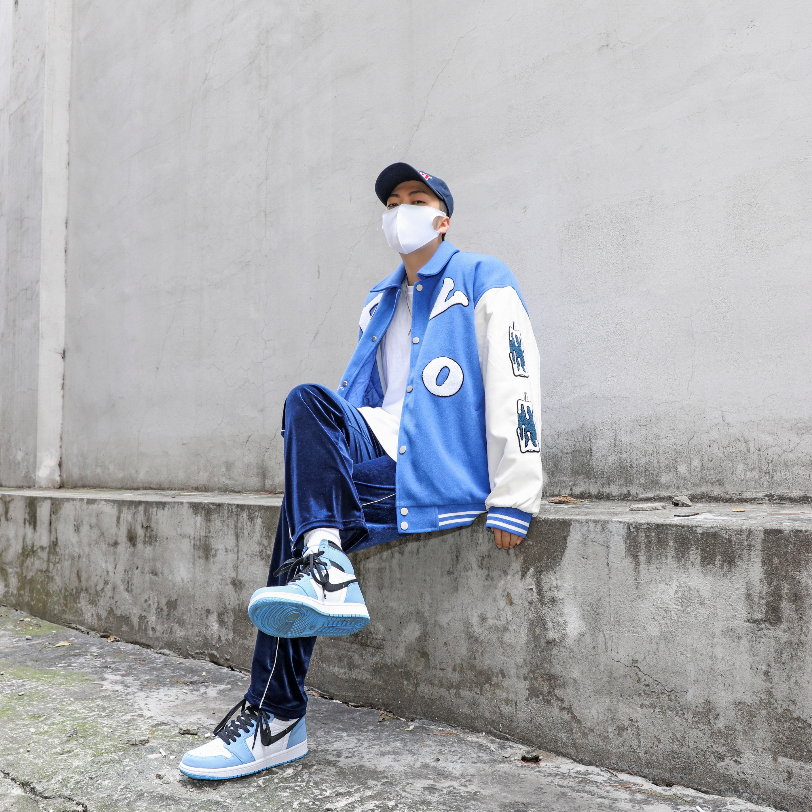 Jordan 1 Retro High OG University Blue 착용 스타일 - 1