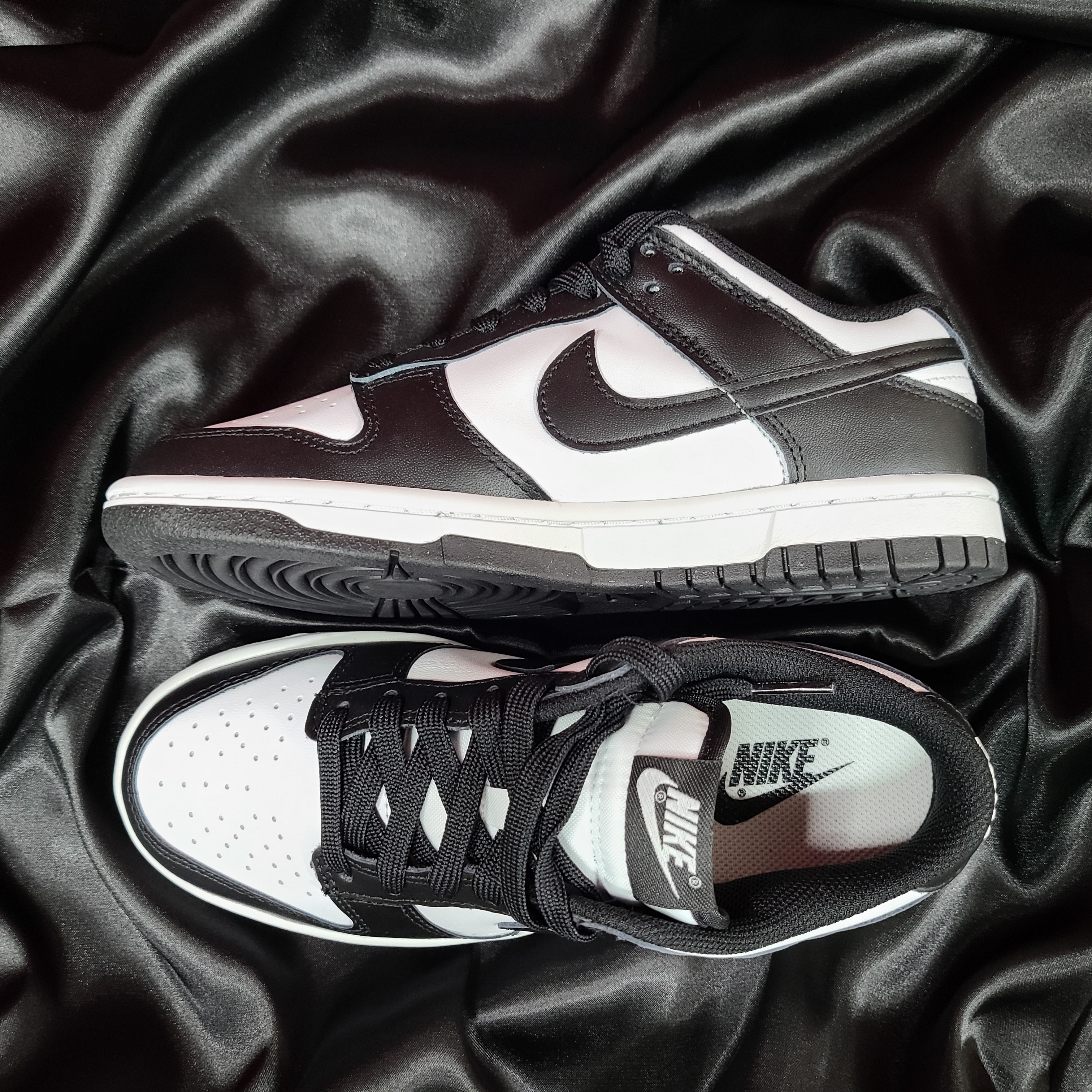 (W) Nike Dunk Low Black 착용 스타일 - 1