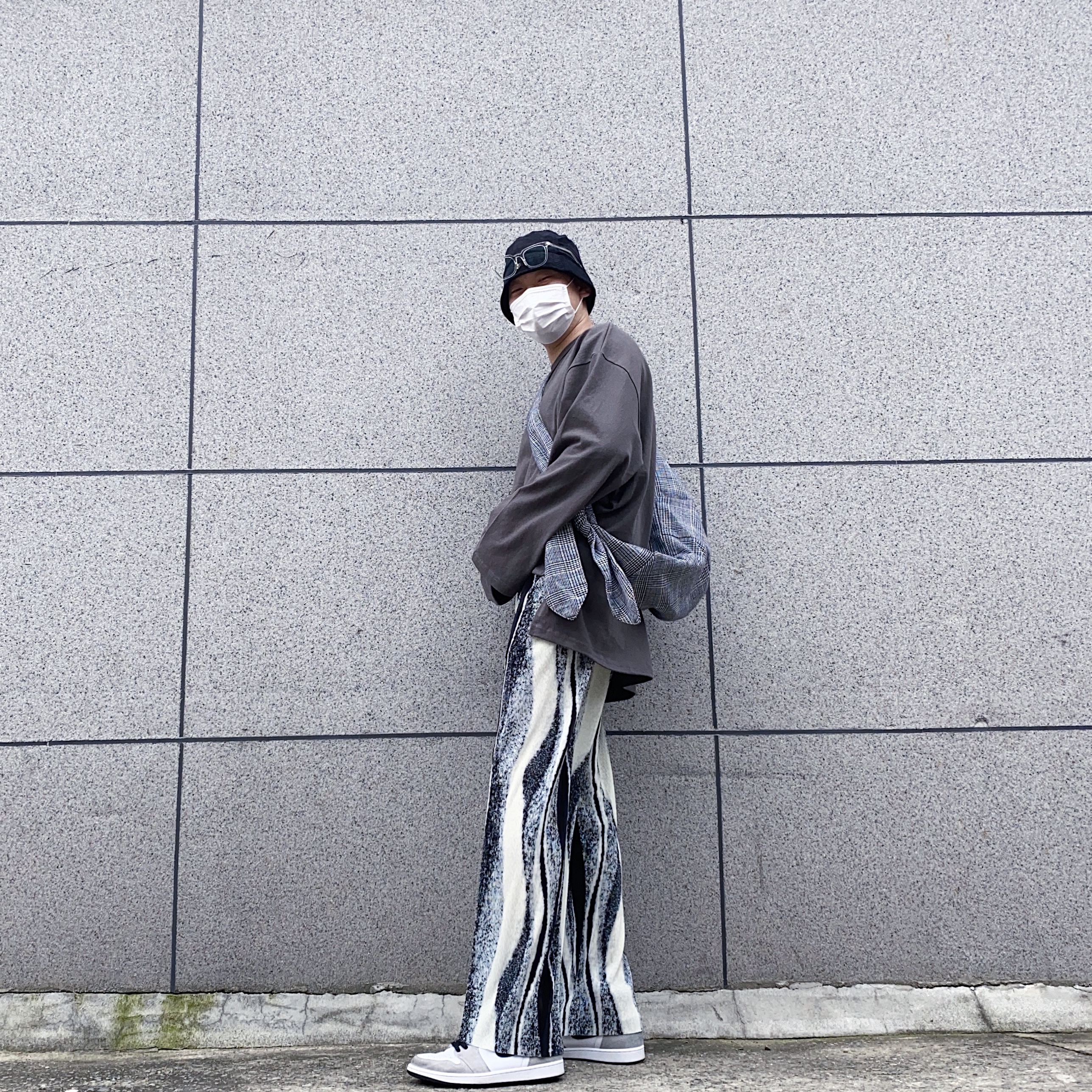 Jordan 1 Mid Light Smoke Grey 착용 스타일