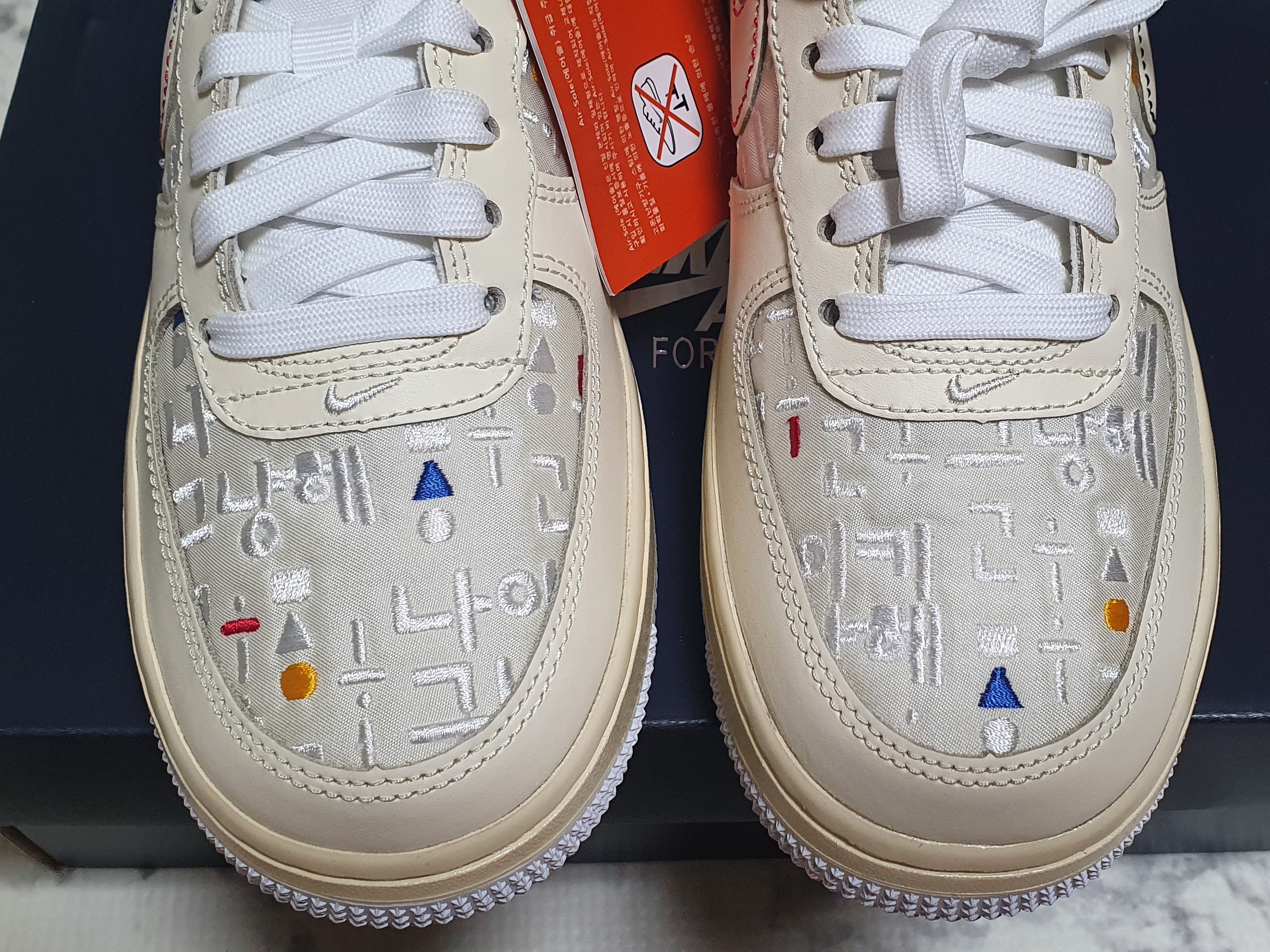 (W) Nike Air Force 1 '07 LV8 Hangul Day 착용 스타일 - 2