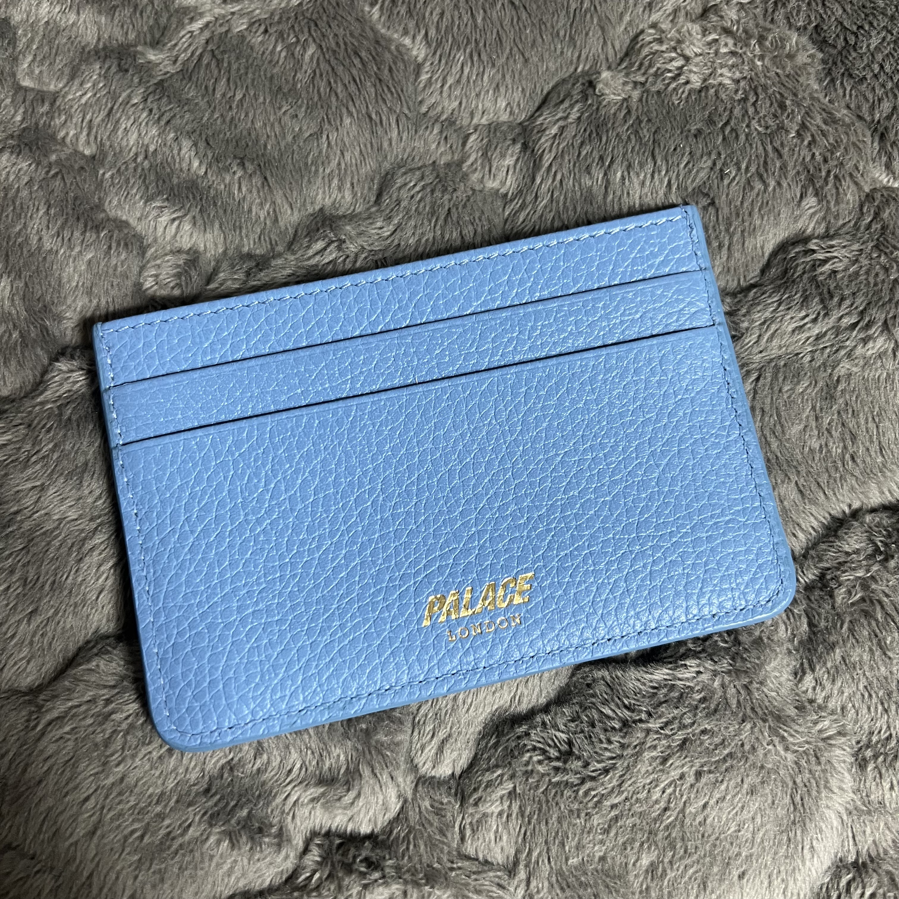 Palace Leather Card Holder Blue - 21FW 착용 스타일 - 2